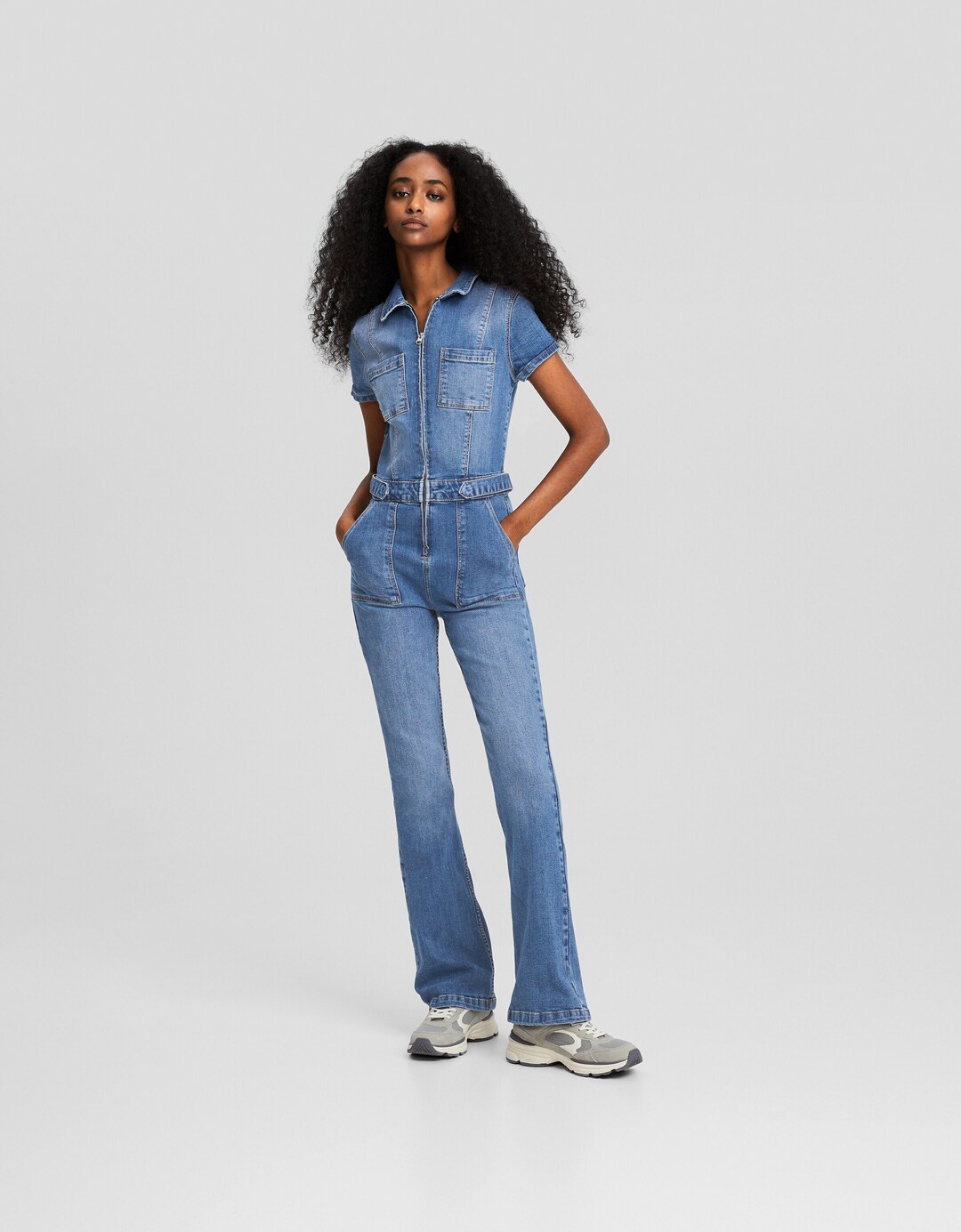 Langer Jeans-Jumpsuit mit kurzen Ärmeln
