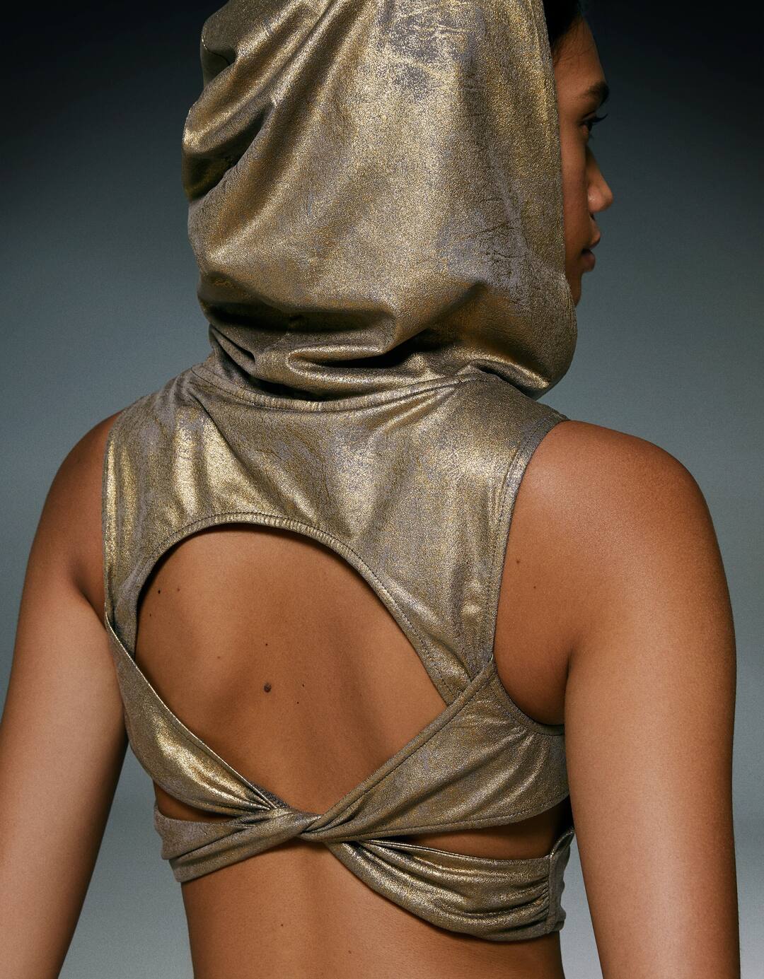 Sleeveless metallic T-shirt with a hood and open back