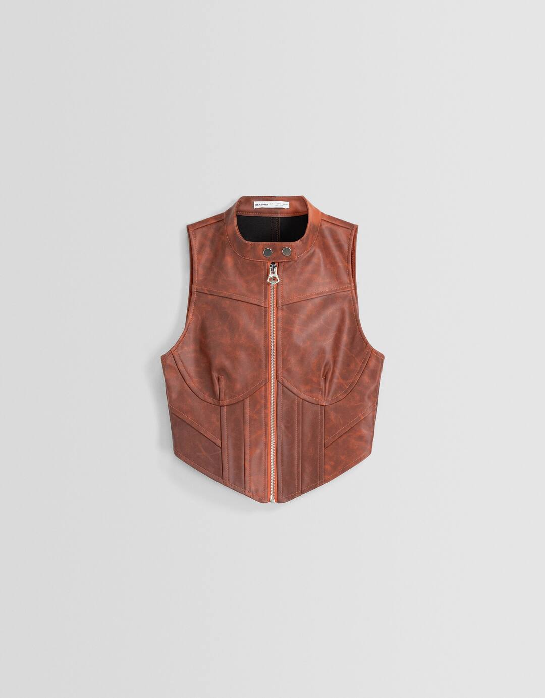 Sleeveless leather effect heat-sensitive top