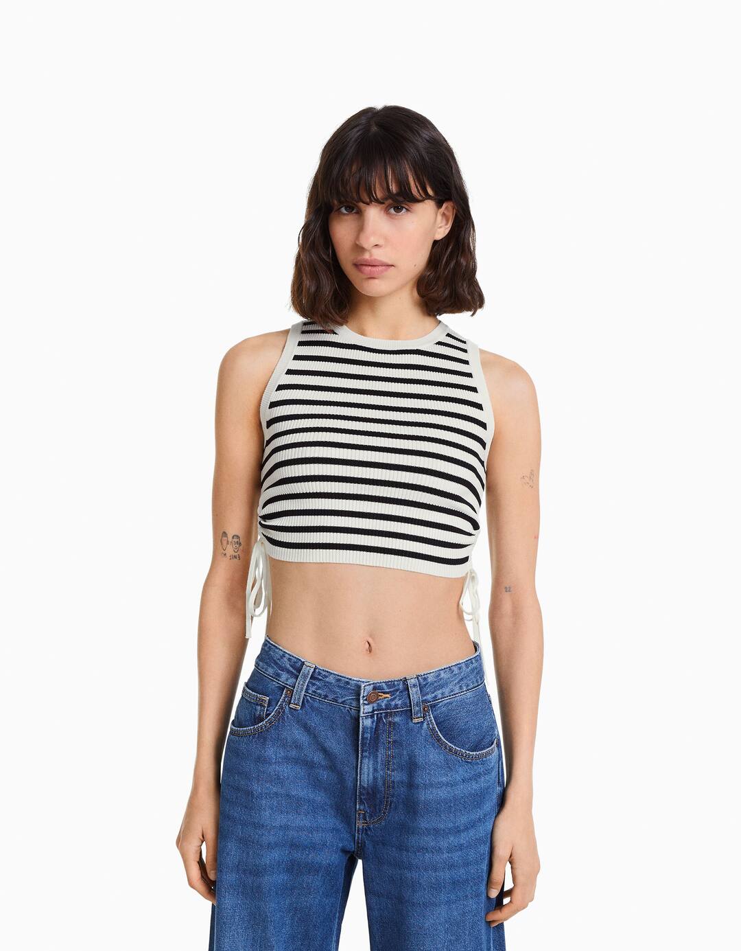 Sleeveless gathered knit top with ties
