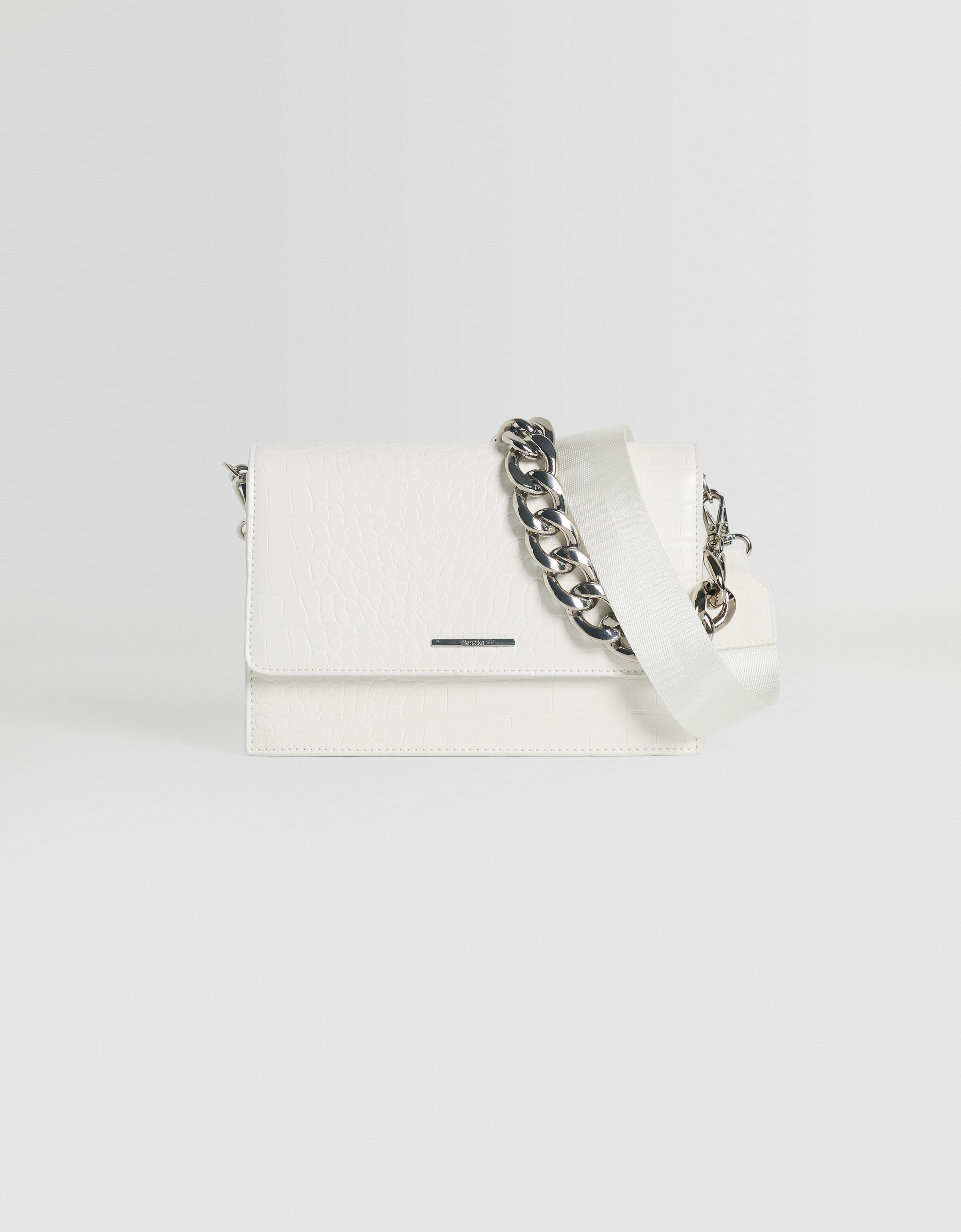 Bolso blanco online bershka