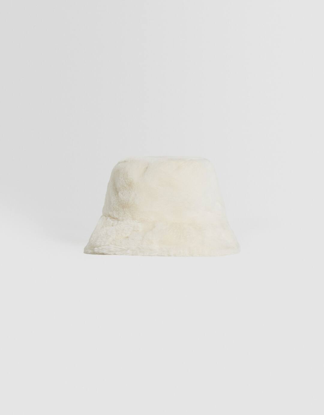 Faux fur bucket hat