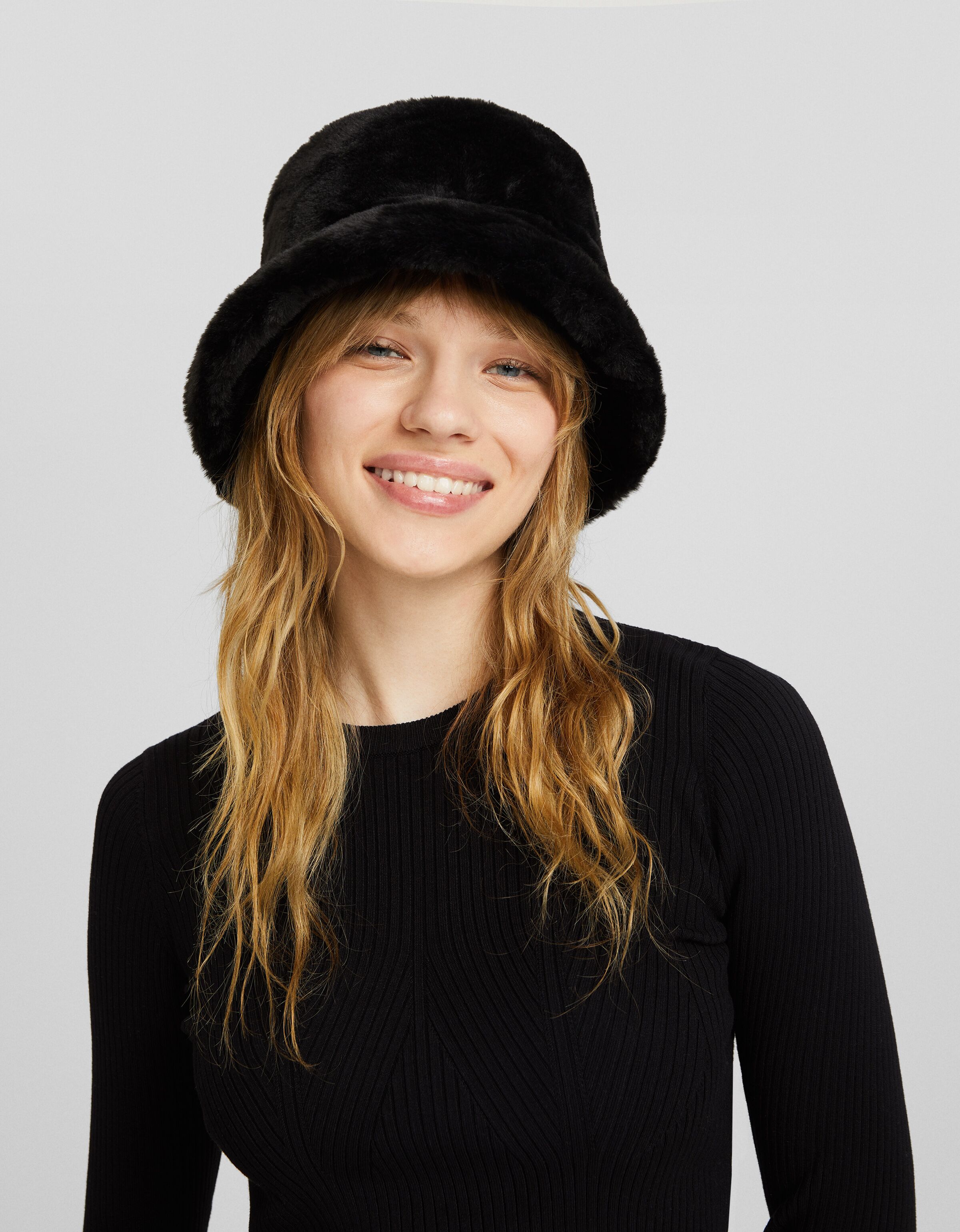 Faux Fur Bucket Hat - BSK Teen | Bershka