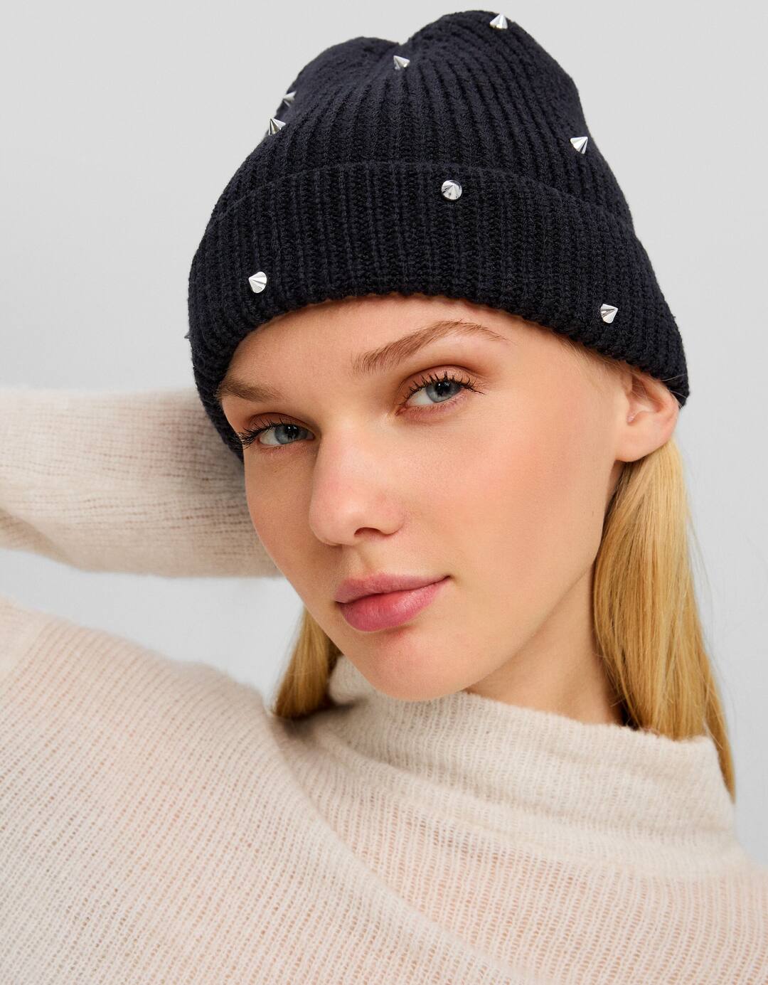 Beanie with detailing
