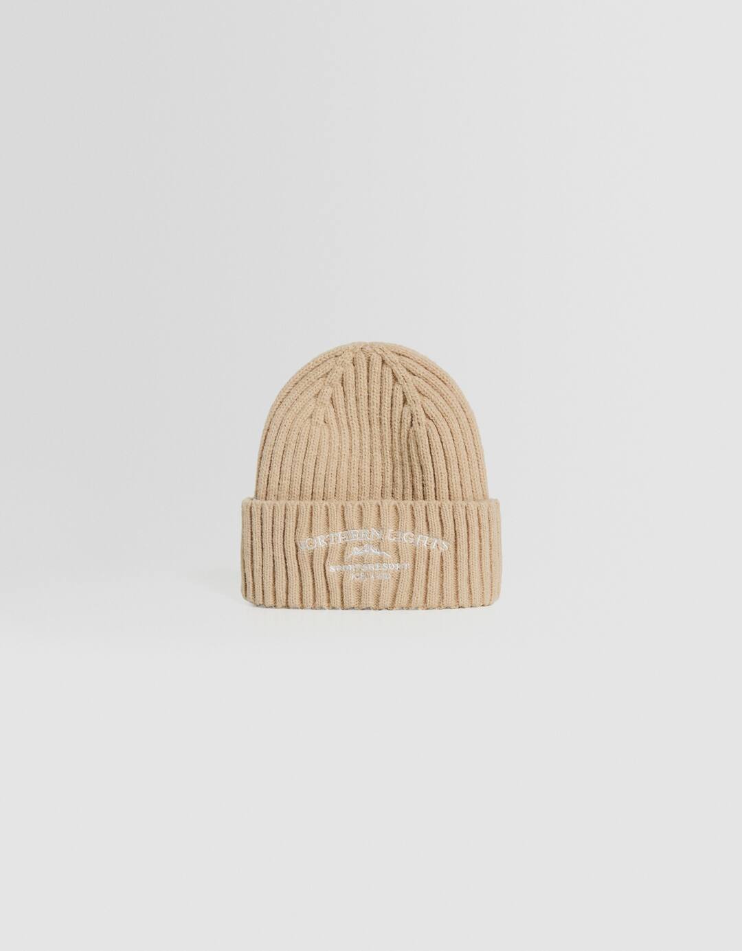 Embroidered wide-ribbed beanie