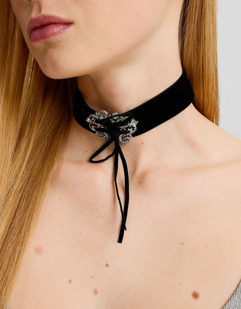 Velvet choker shop necklace