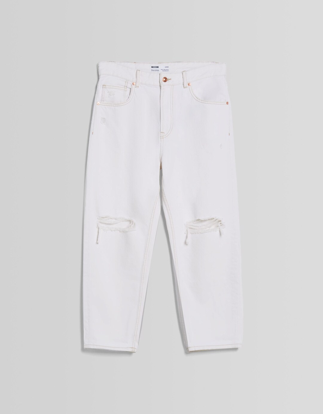 Loose fit jeans with rips