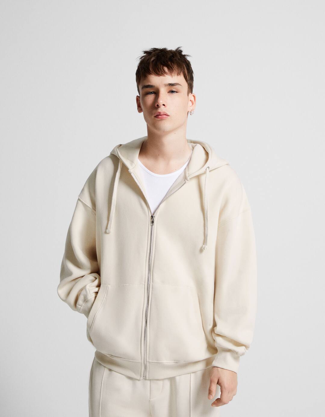 Sweatshirt com fecho de correr e capuz