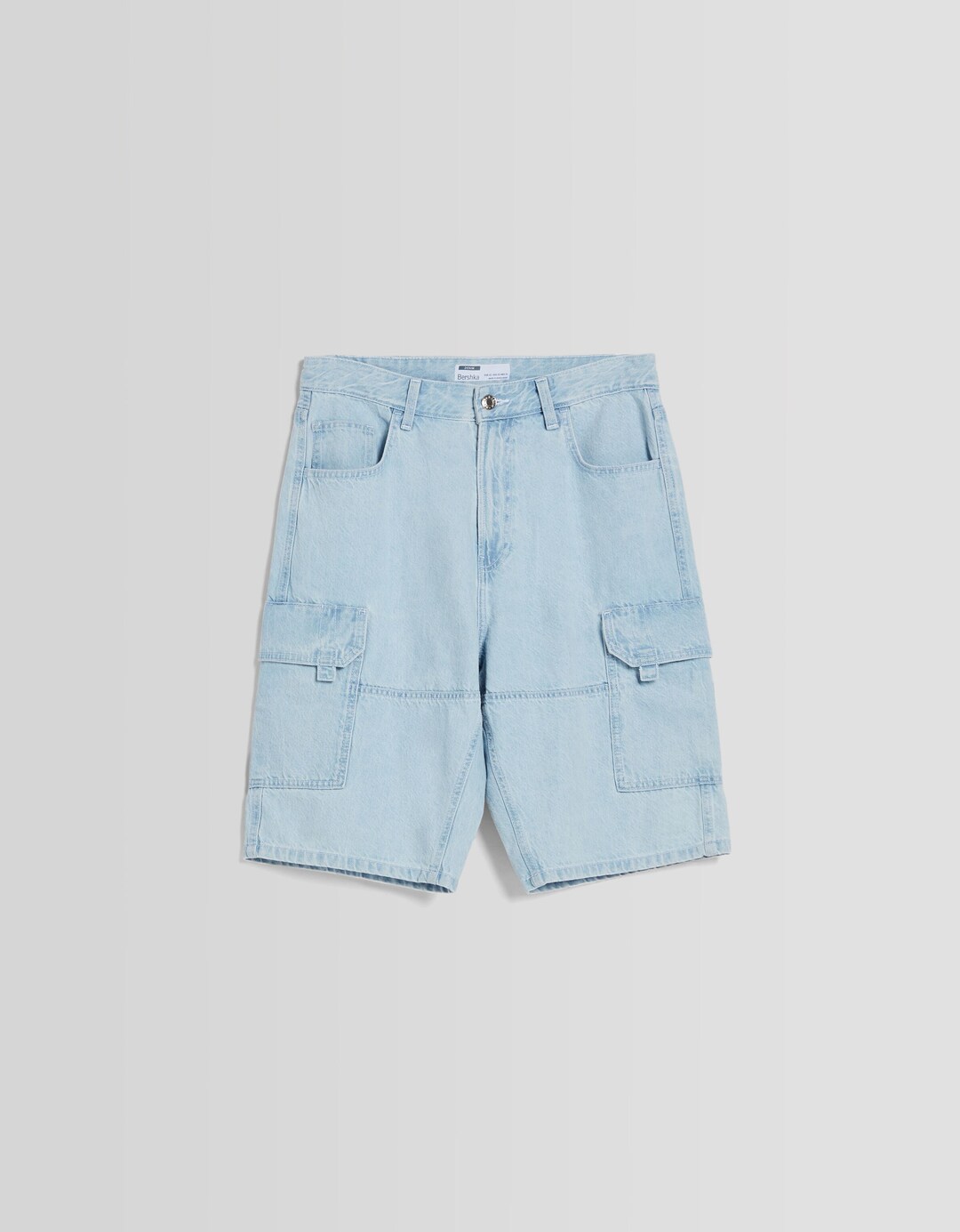 Jeans-Bermudashorts im Baggy- und Cargo-Stil