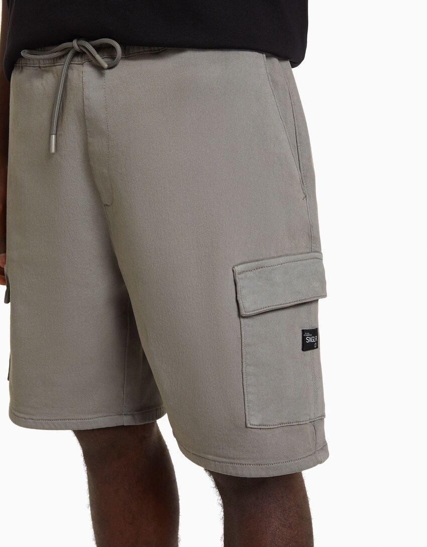 Jogger bermuda militarrak-Grisa-3
