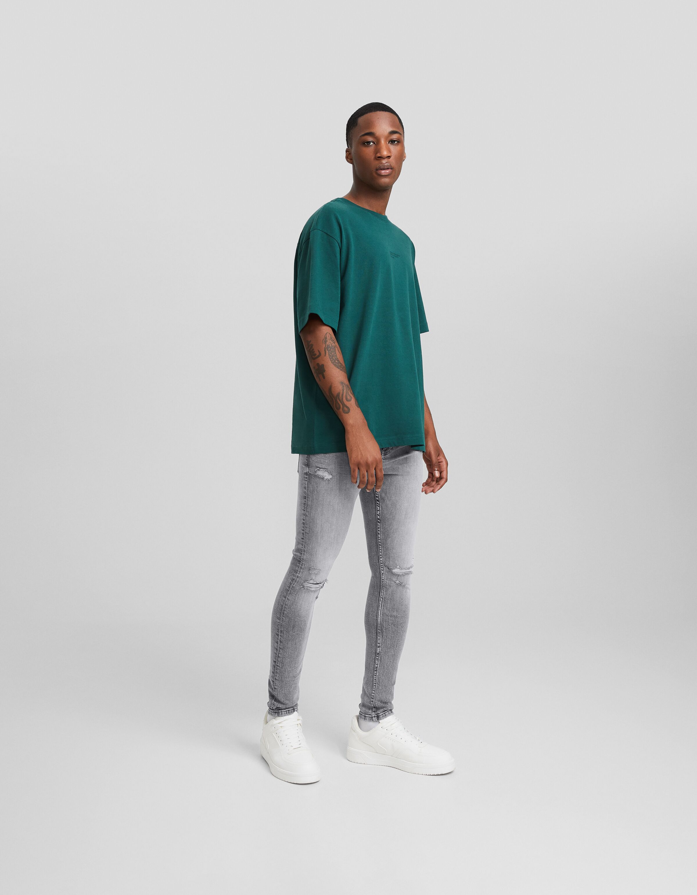 Pantalones rotos bershka discount hombre