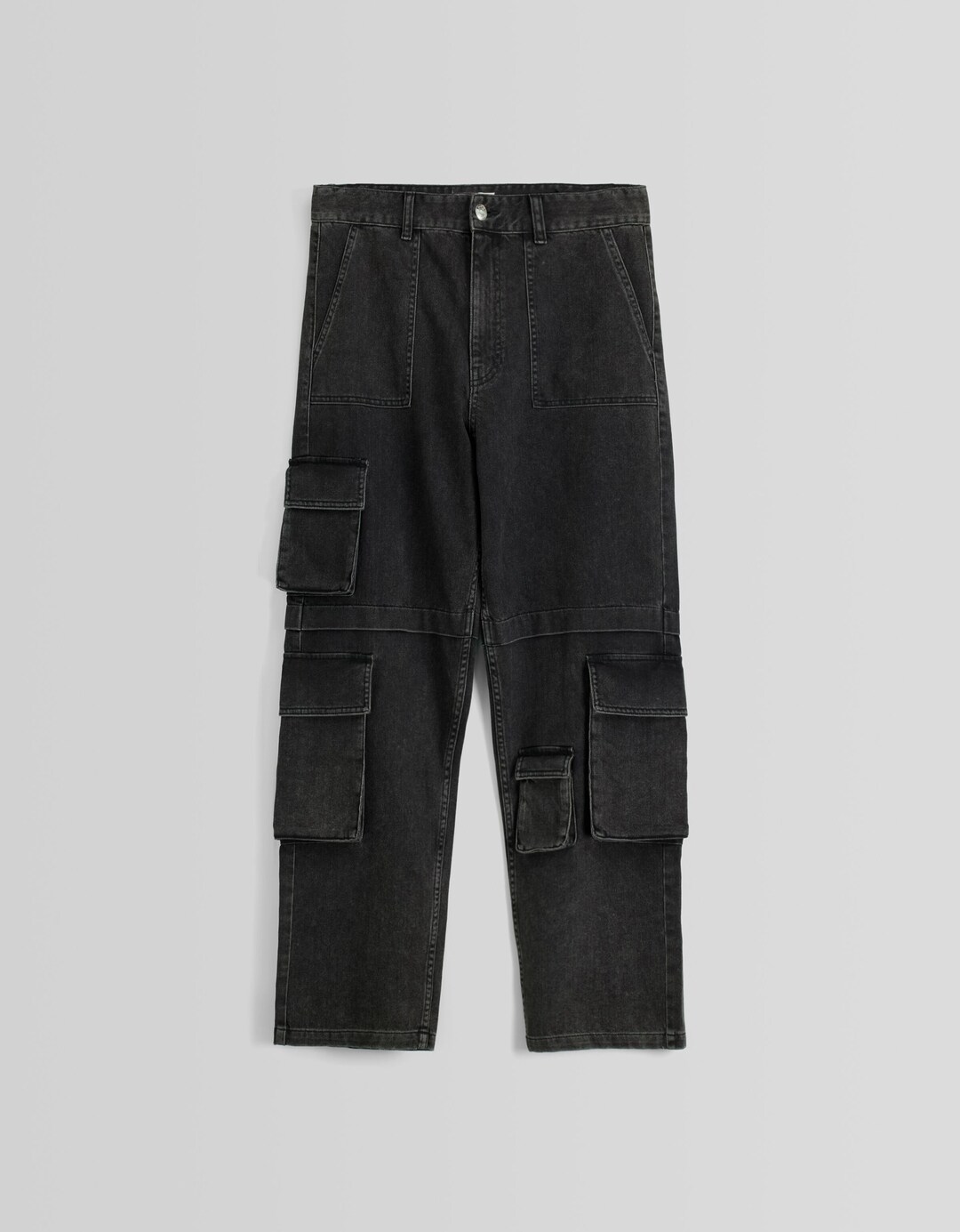 Baggy jeans i cargomodell med flera fickor