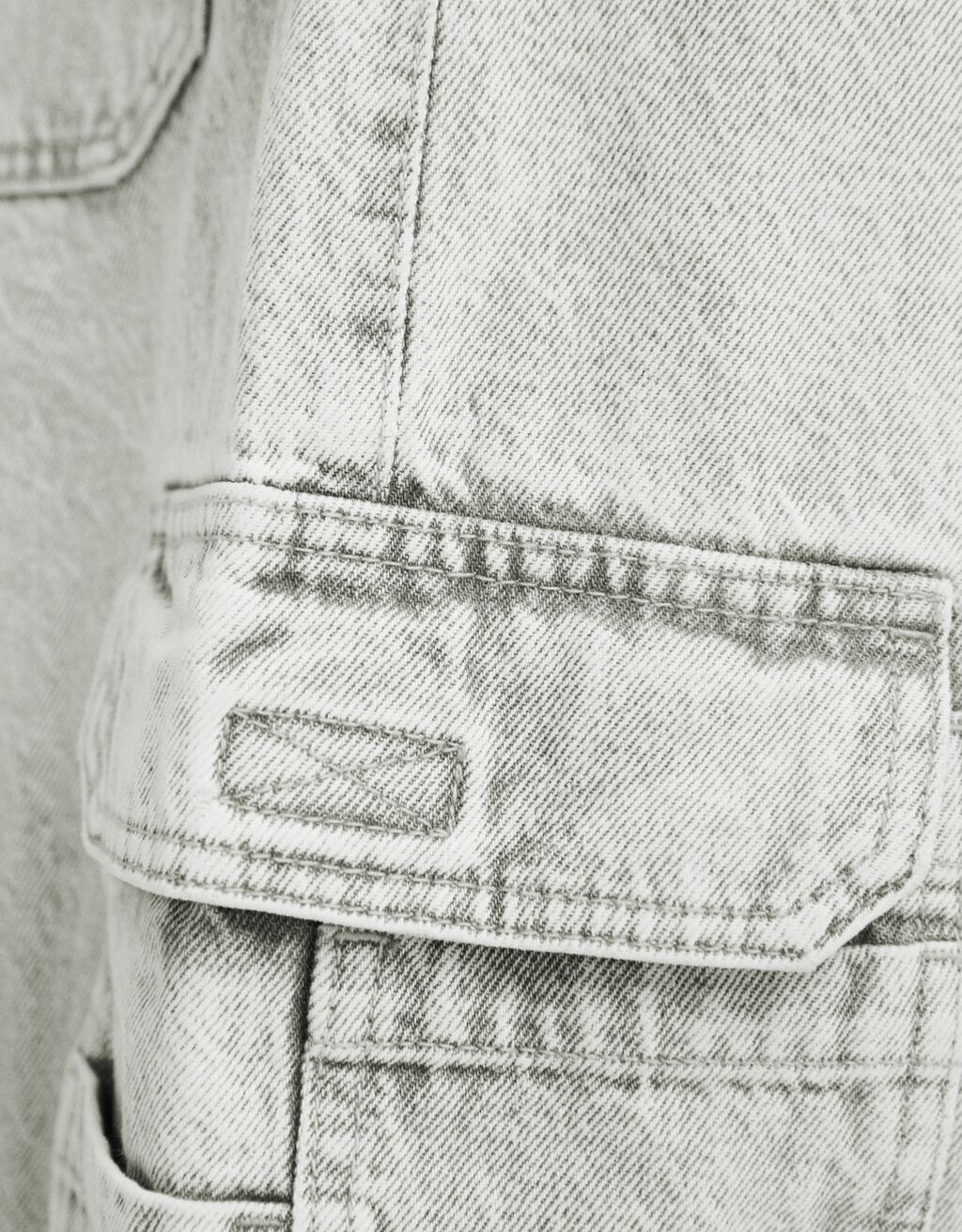 Faded-effect skater fit cargo jeans - Men | Bershka