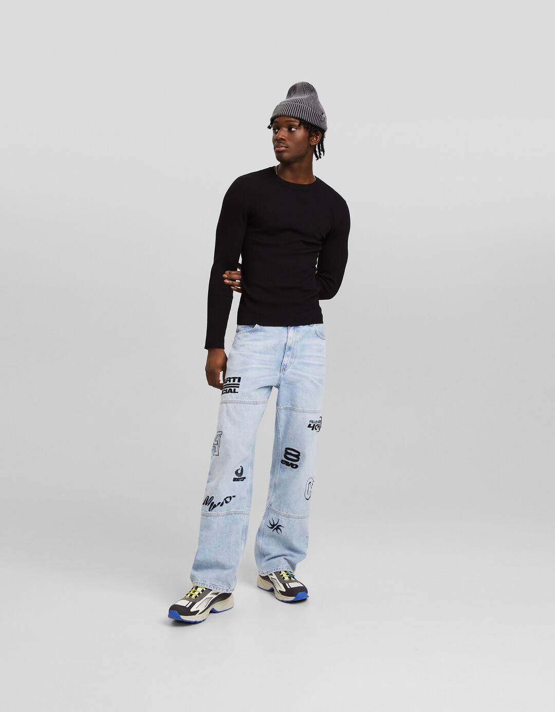 Embroidered baggy jeans