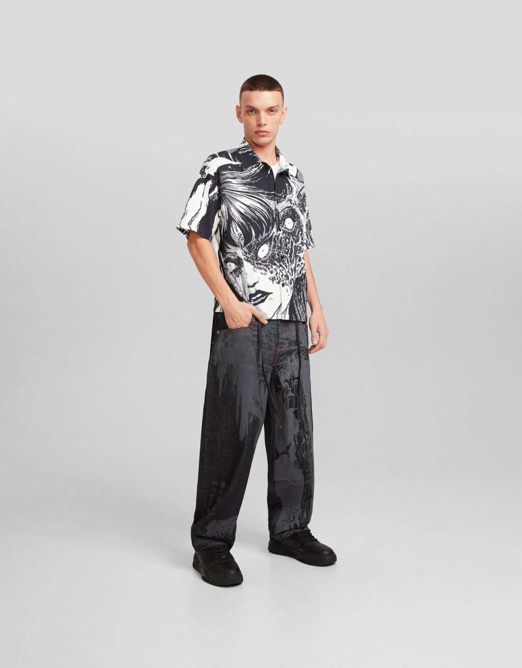 Traperice skater stila s printom Junji Ito Collection Muškarci Bershka
