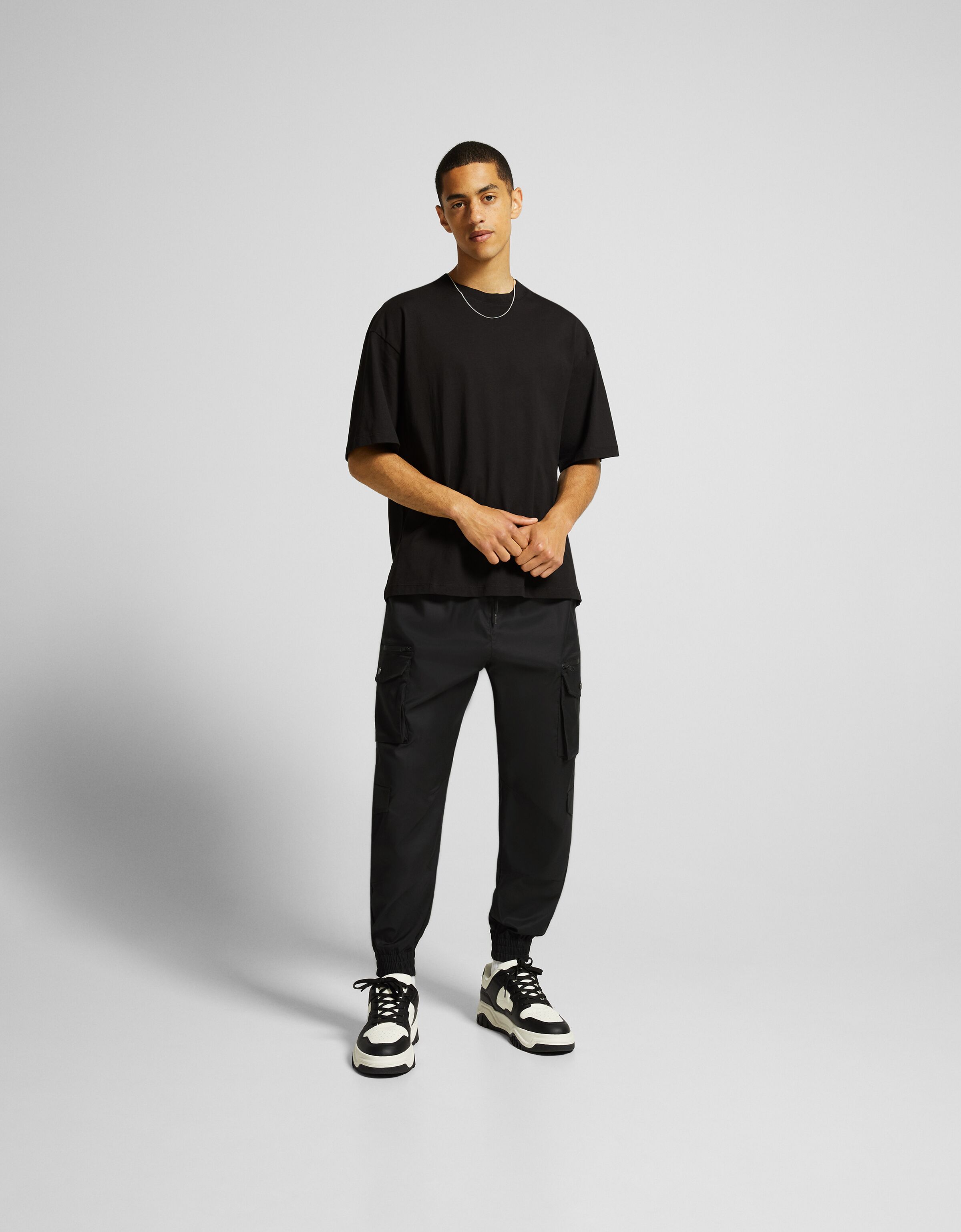 Pantalon negro bershka hombre new arrivals