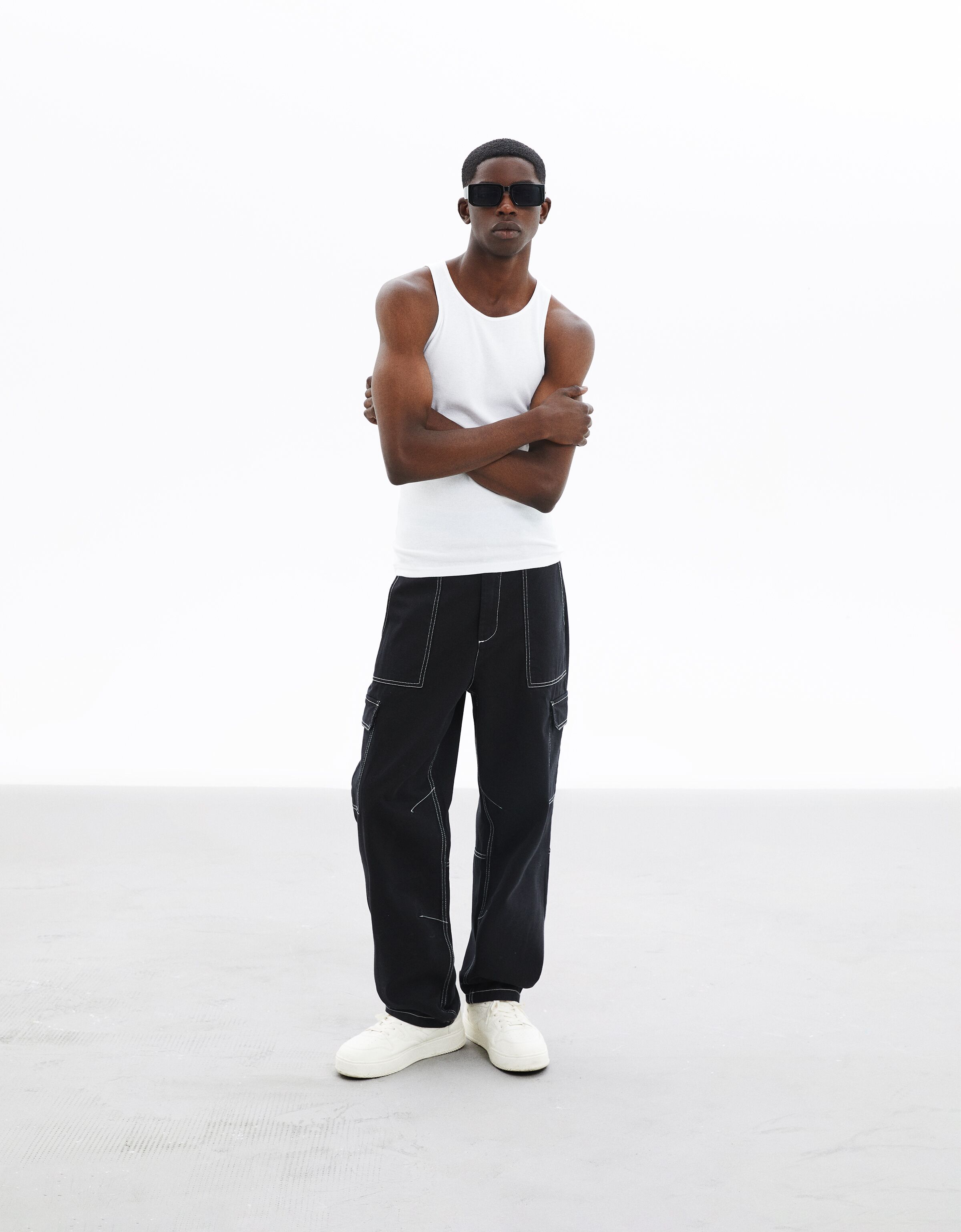 Bershka Wide leg Trousers with creases in Black | ABOUT YOU
