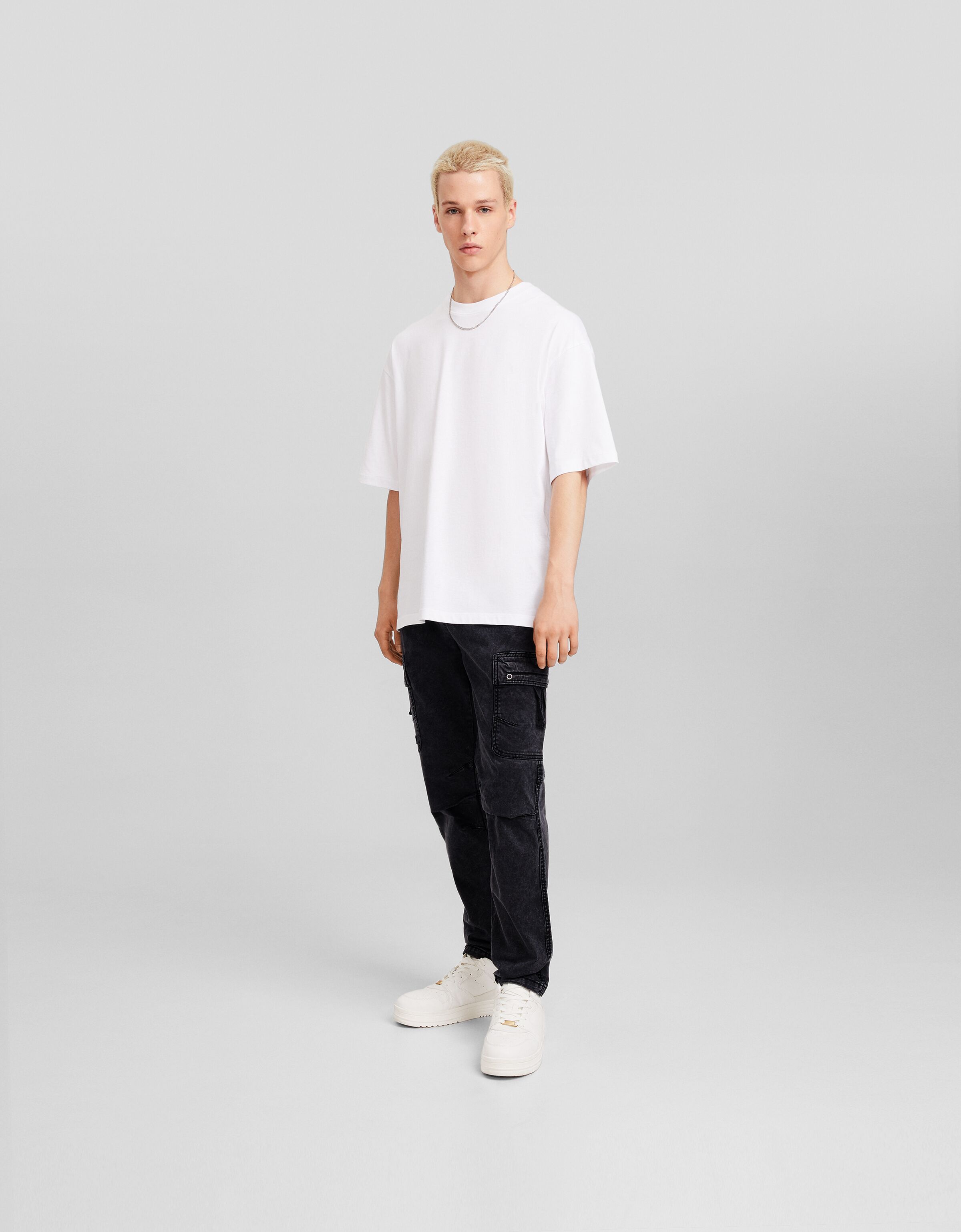 Pantalones blancos bershka discount hombre