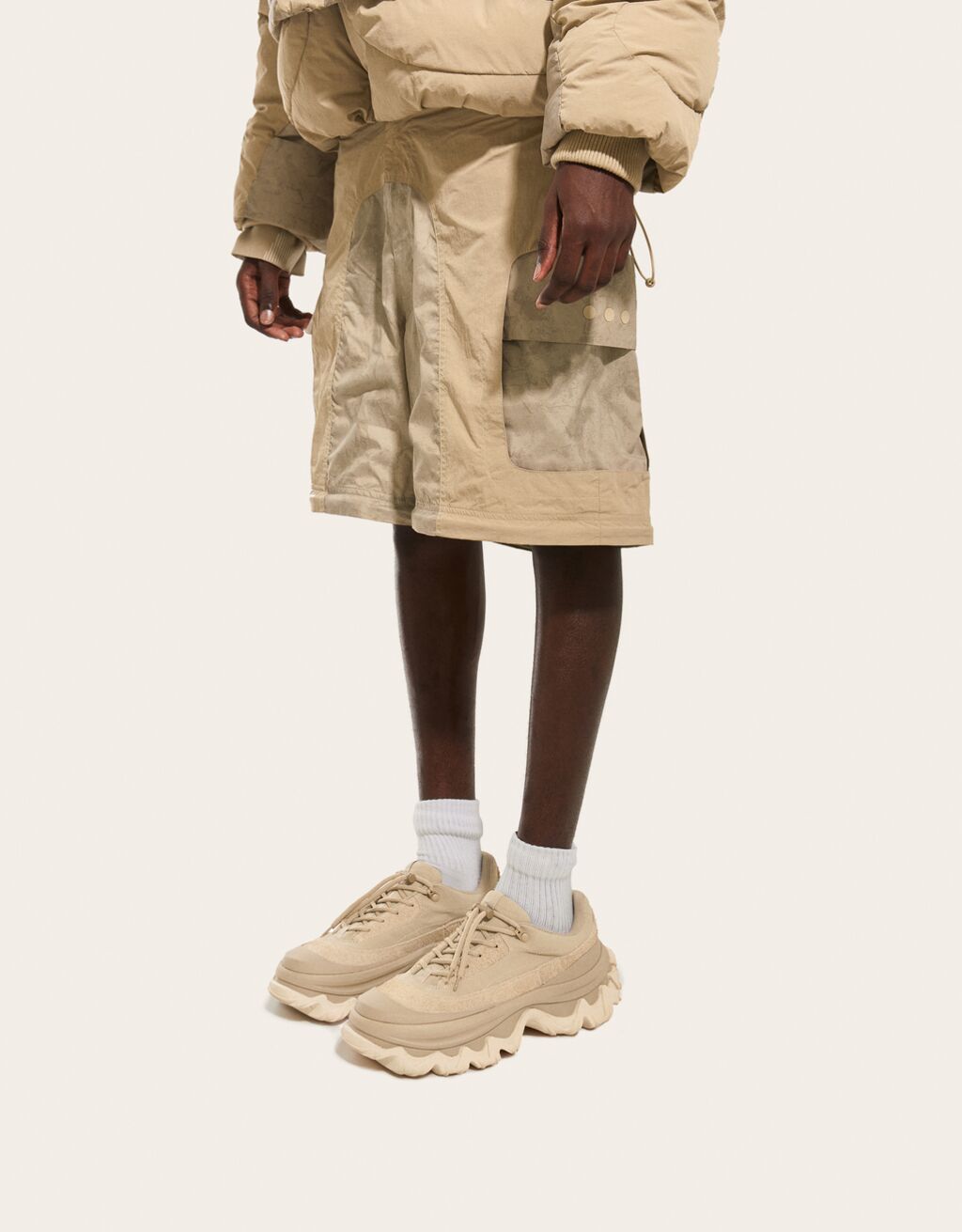 Cargohose aus RAL7000STUDIO x BERSHKA aus Funktionsstoff mit abnehmbarem Bein und anpassbarem Saum
