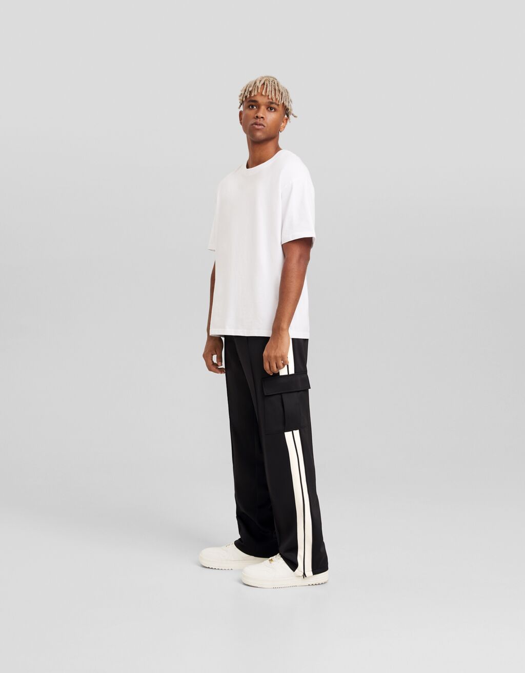 Wide-leg Trousers With Side Stripes - Men | Bershka