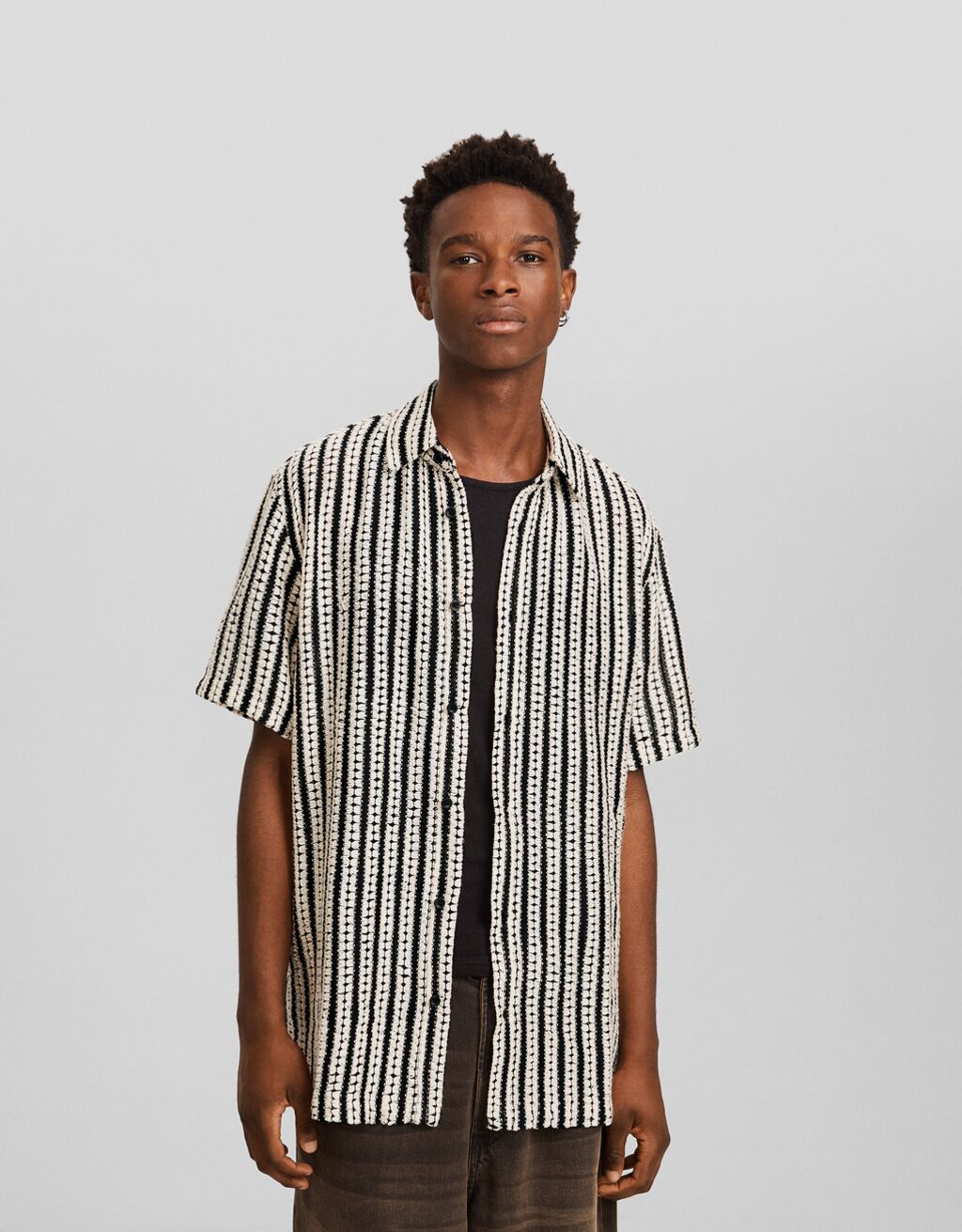 Chemise manches courtes rayures ajours Chemises Homme Bershka