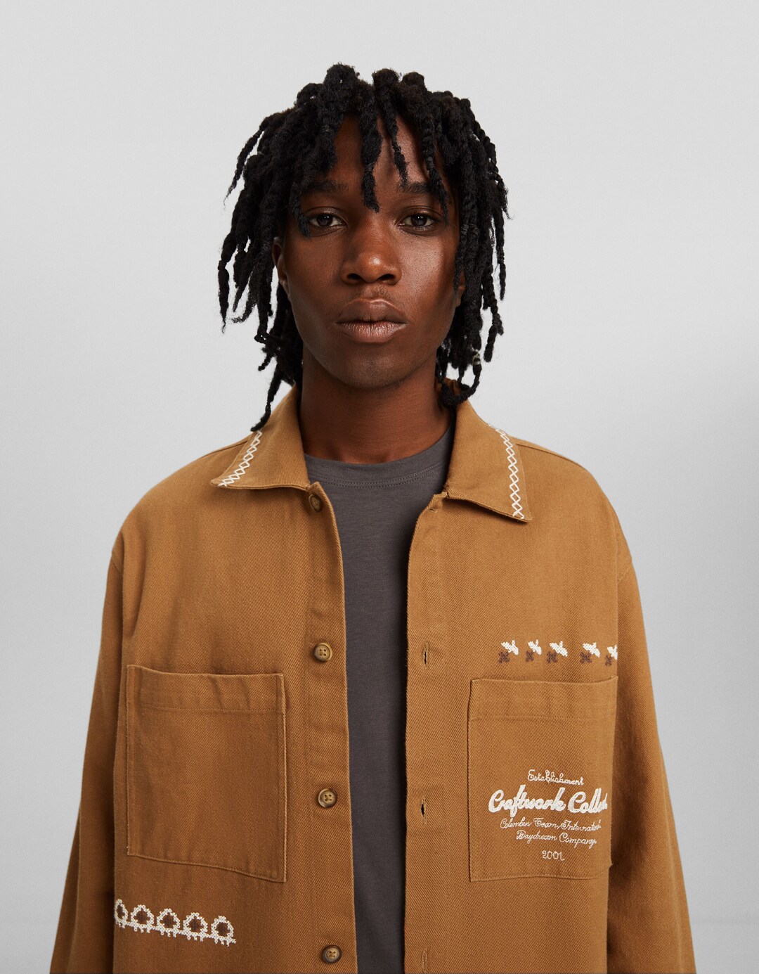 Sobrecamisa màniga llarga boxy fit brodats