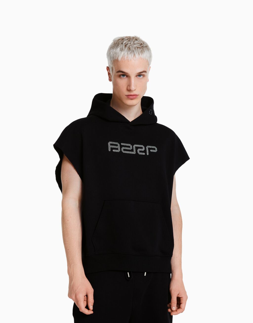 Felpa BERSHKA ft. BIZARRAP cappuccio senza maniche strass Uomo