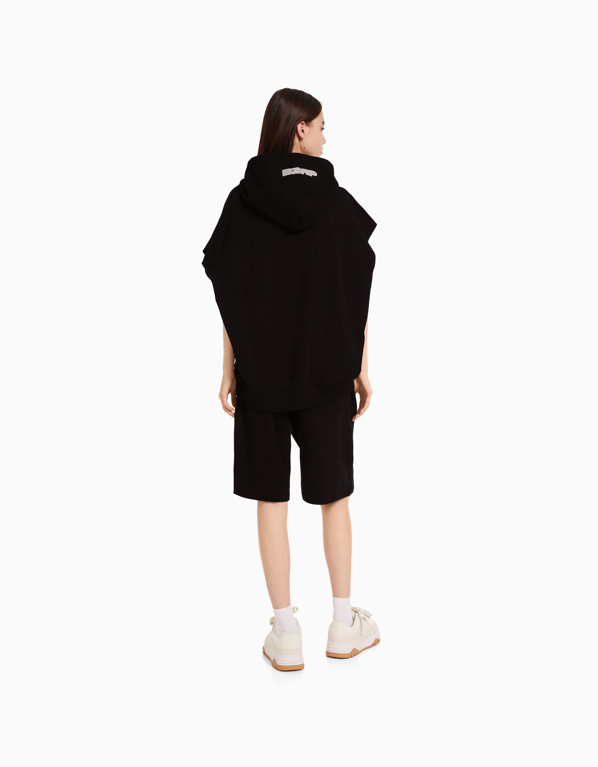 Sudadera BERSHKA ft. BIZARRAP capucha sin mangas strass Hombre