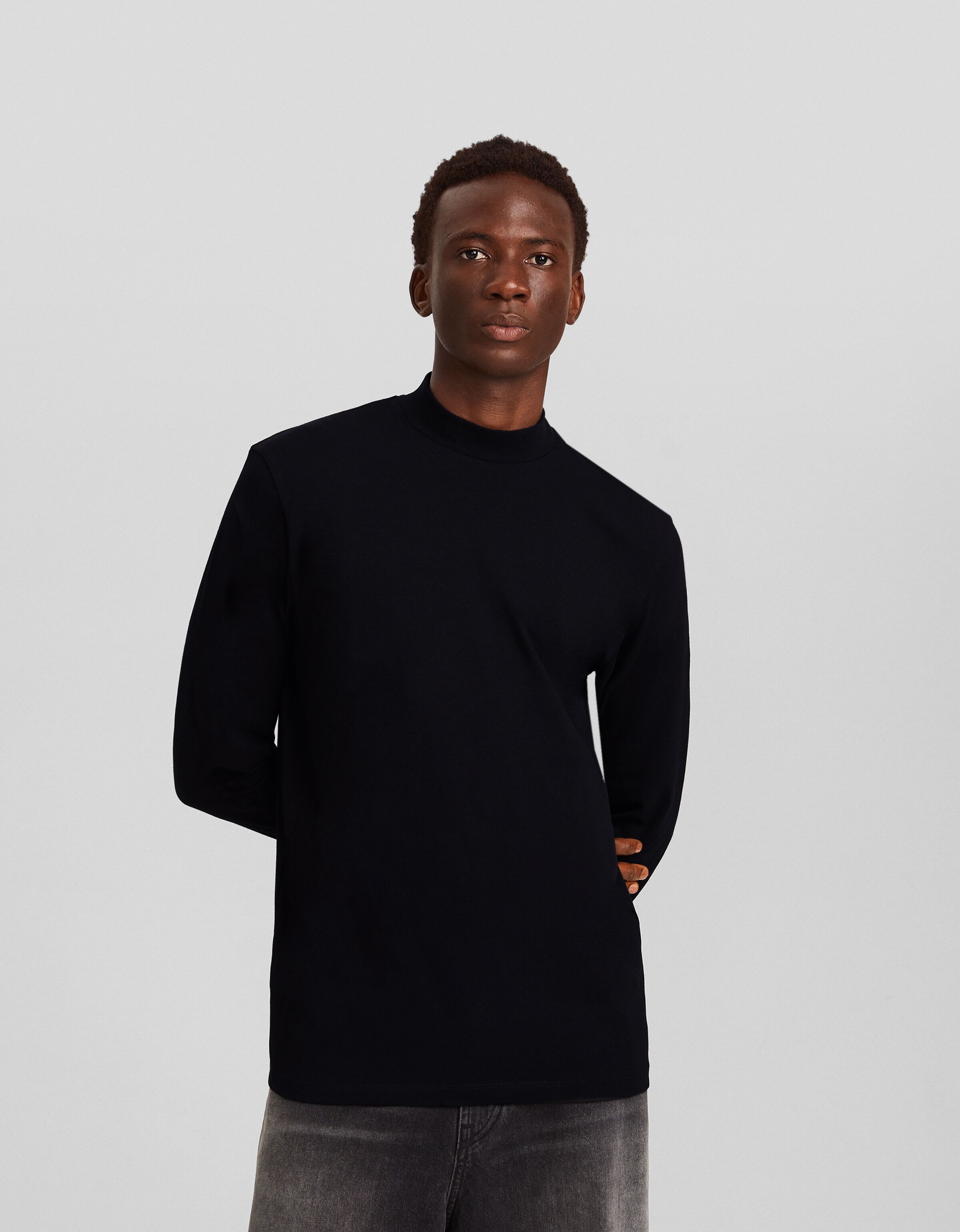 Long sleeve T-shirt with a high neck - Men | Bershka