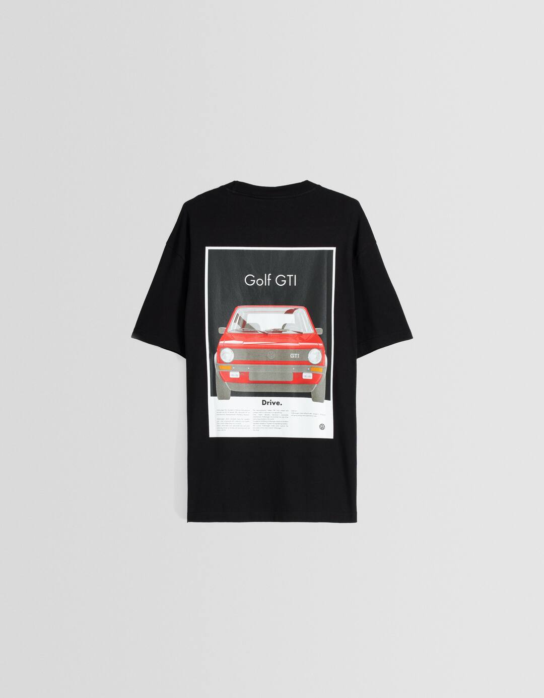 تيشرت بقصة مربعة وأكمام قصيرة وطبعة VOLKSWAGEN GOLF GTI