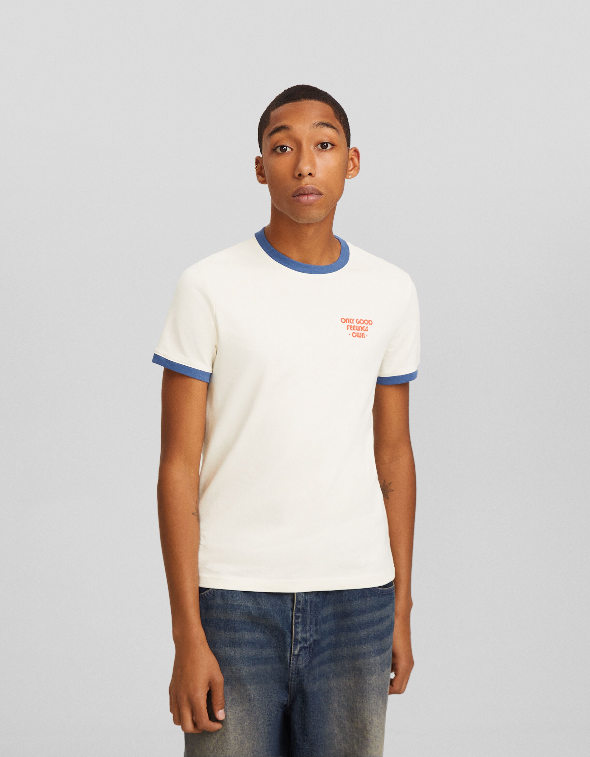 Camiseta corta blanca online bershka