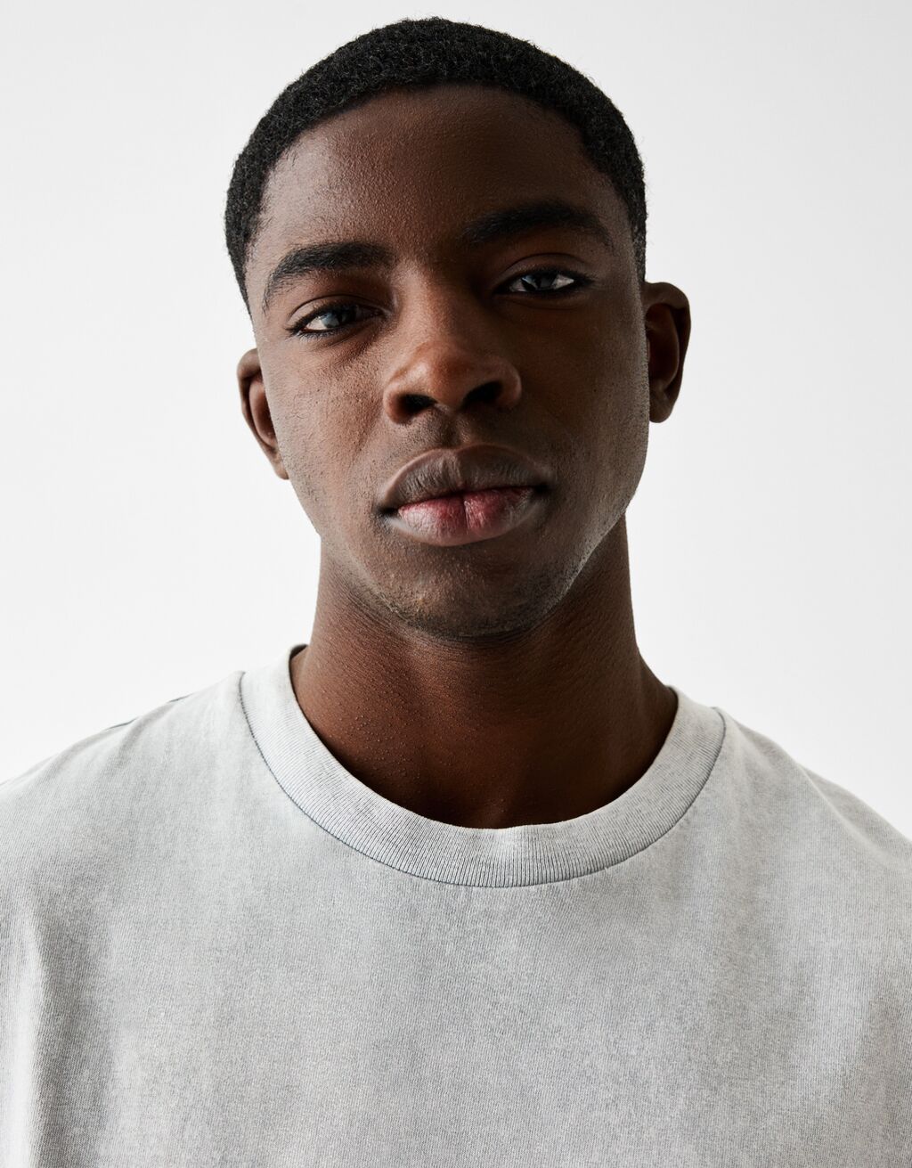 Short sleeve faded cropped boxy fit Tshirt Men Bershka