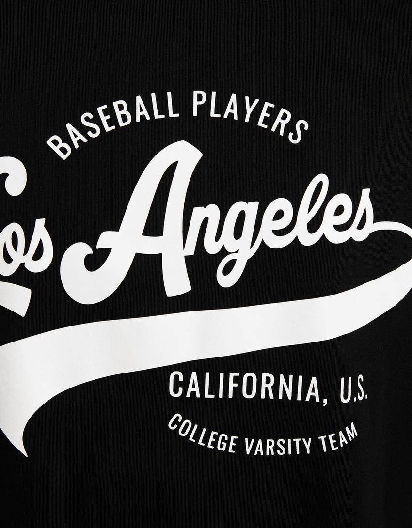 T-shirt manga curta varsity estampado-Preto-6