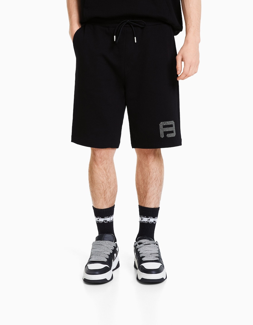BERSHKA ft. BIZARRAP bermudak strass-aleekin, felpazkoak-Beltza-1