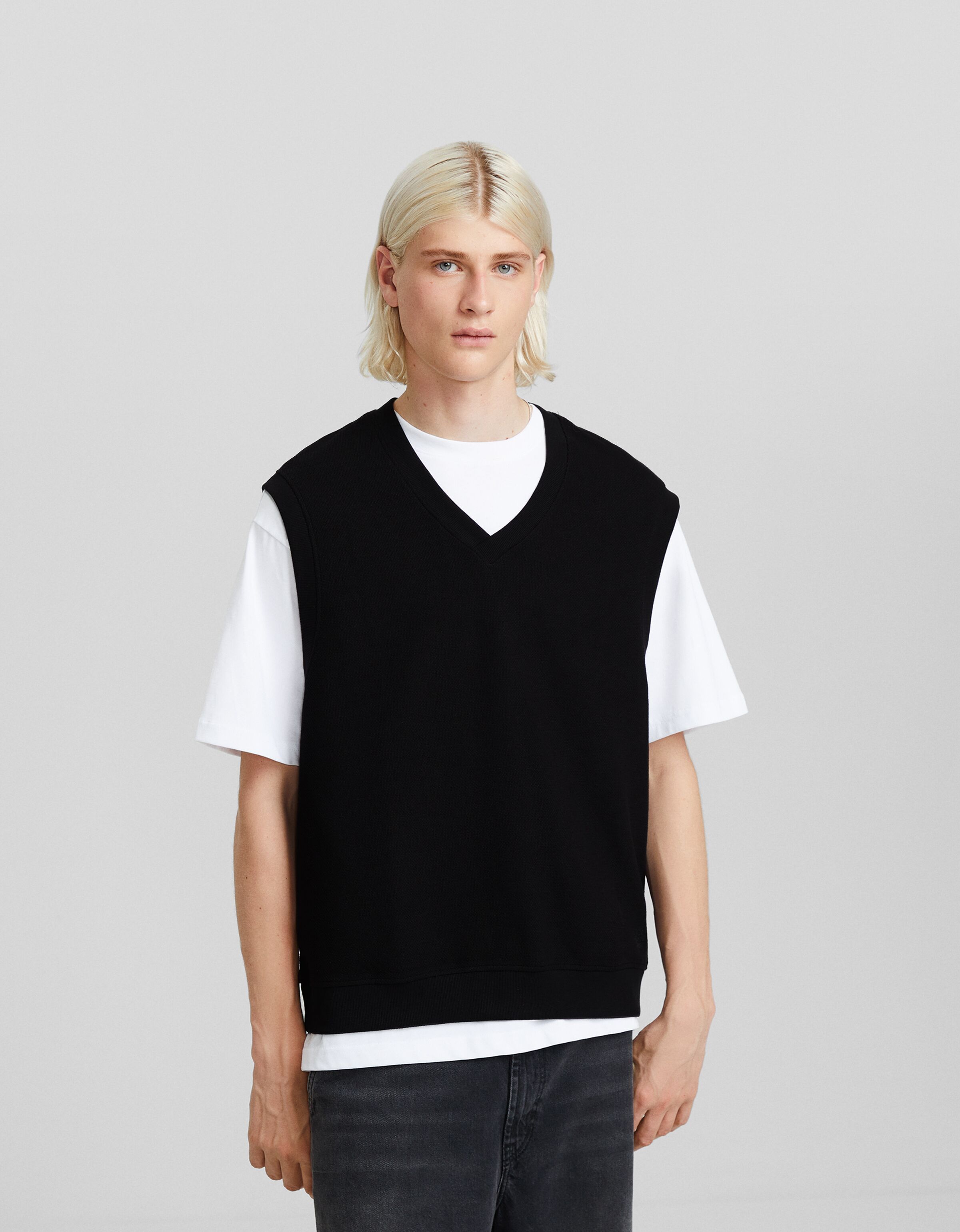 Knitted V-neck vest - Sweaters and cardigans - Men | Bershka