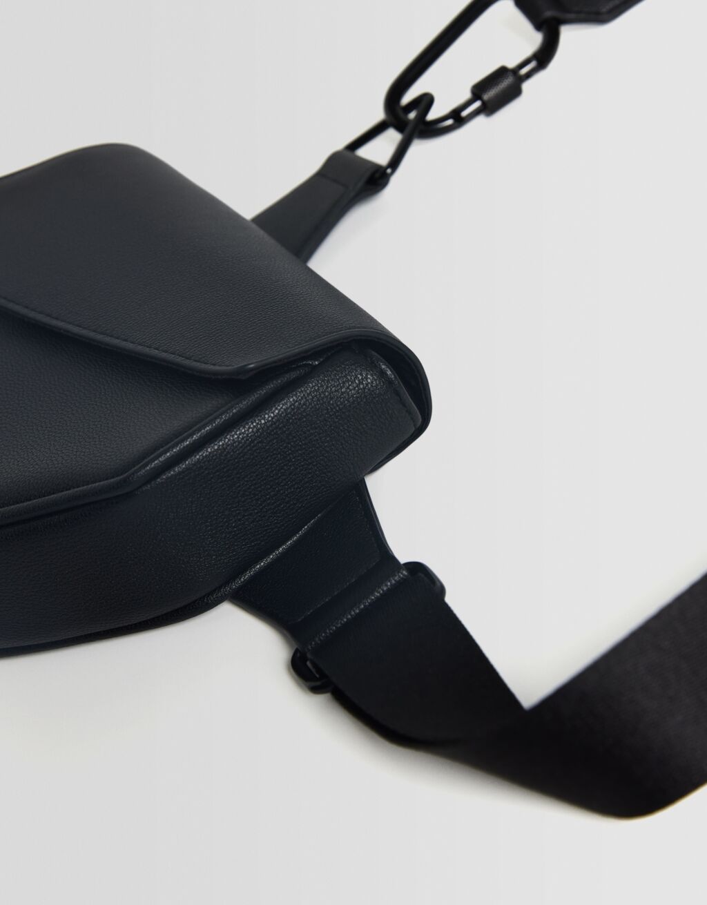 Belt best sale bag bershka