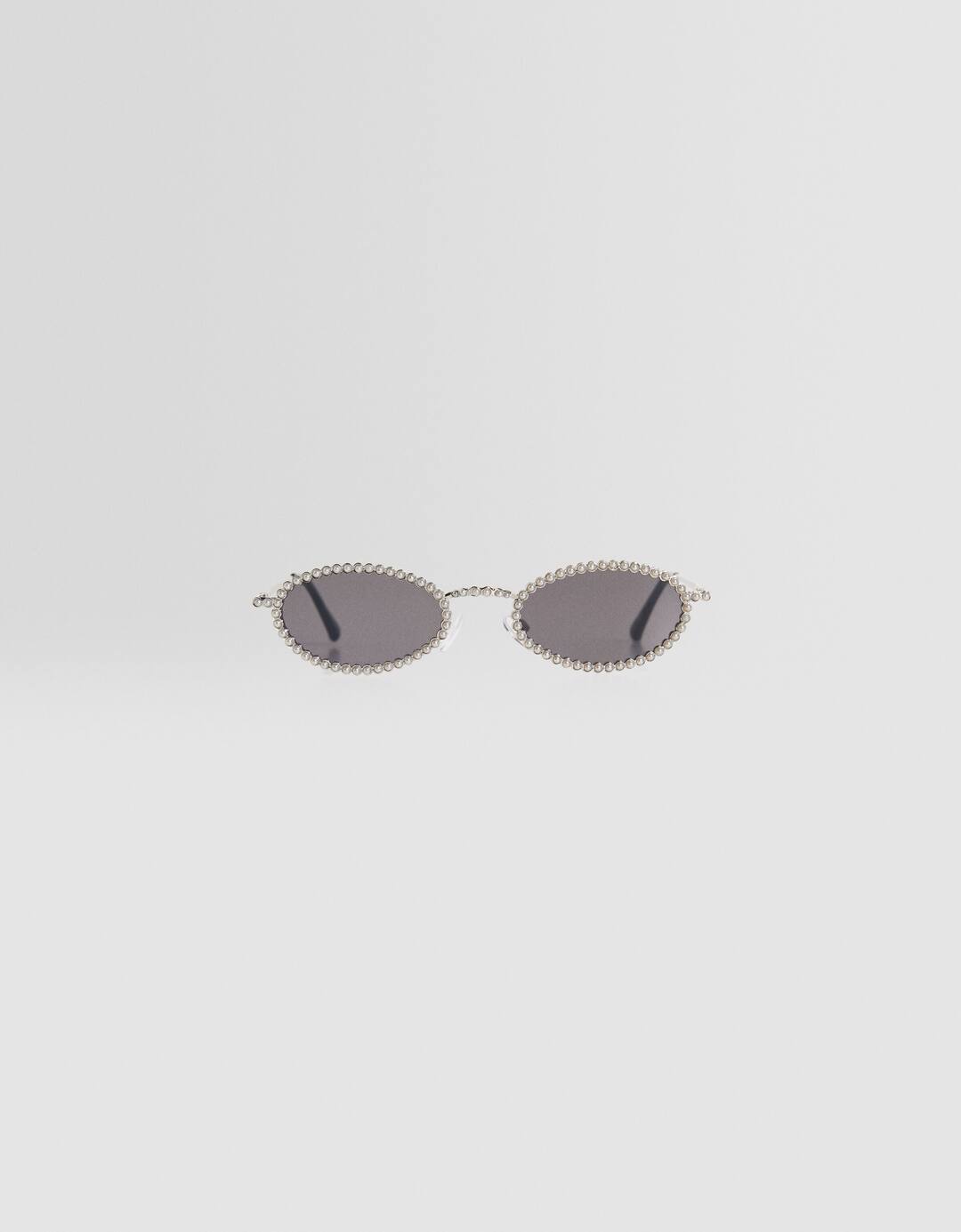 Sunglasses with faux pearls