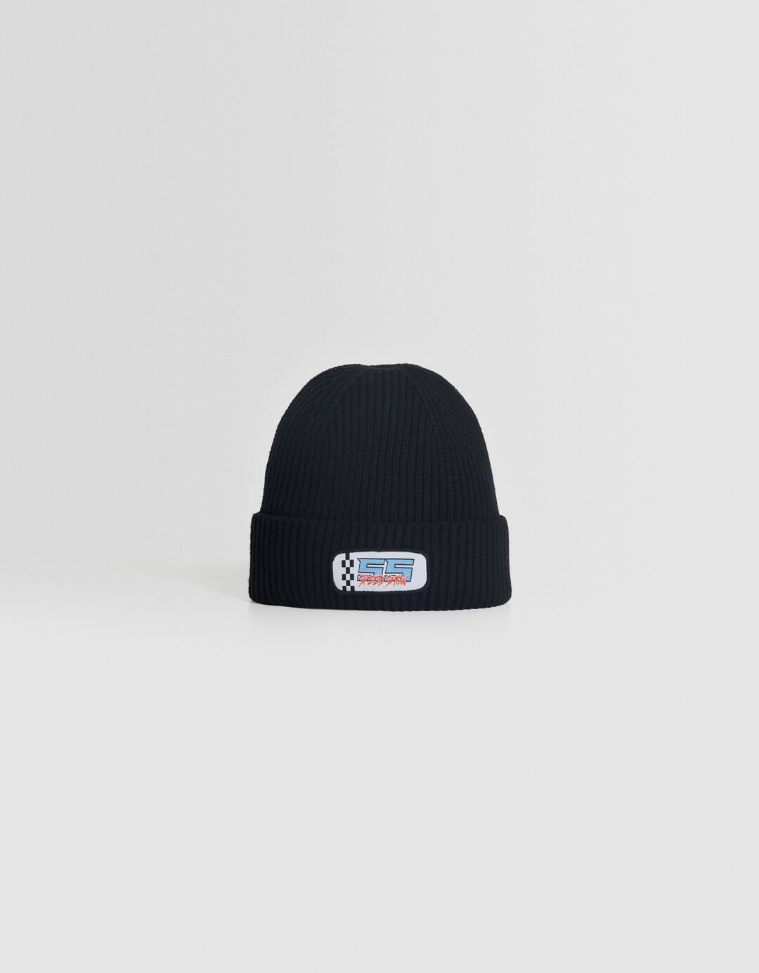 Ribbed short beanie with patch detail