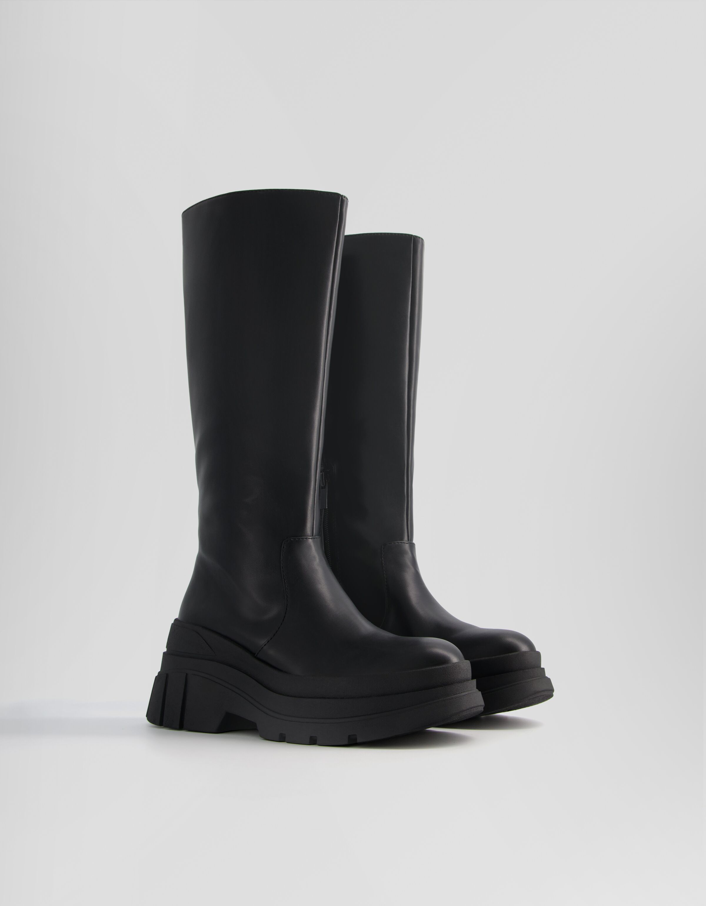 Botas planas suela volumen Mujer Bershka