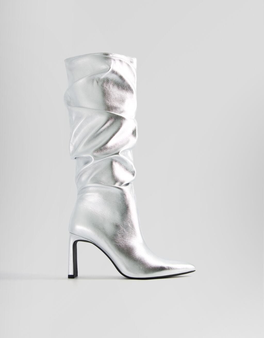 Slouchy metallic high-heel boots - Women | Bershka