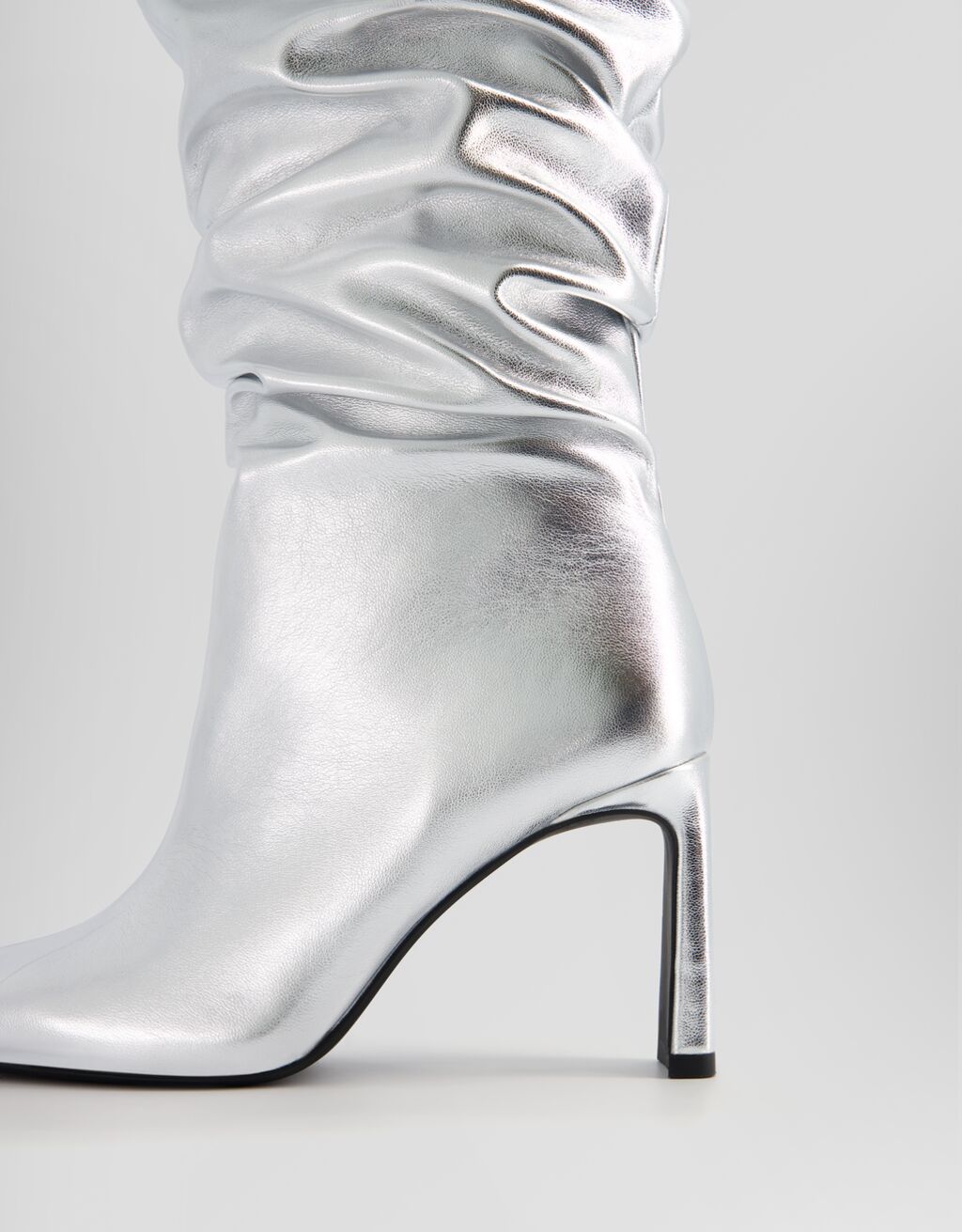 Slouchy metallic highheel boots Women Bershka