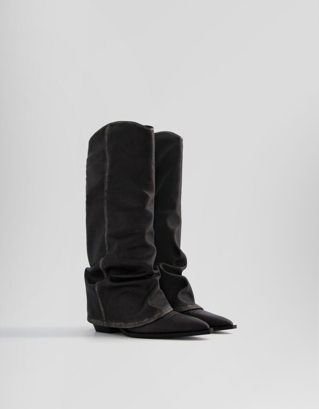 Foldover cowboy boots Women Bershka