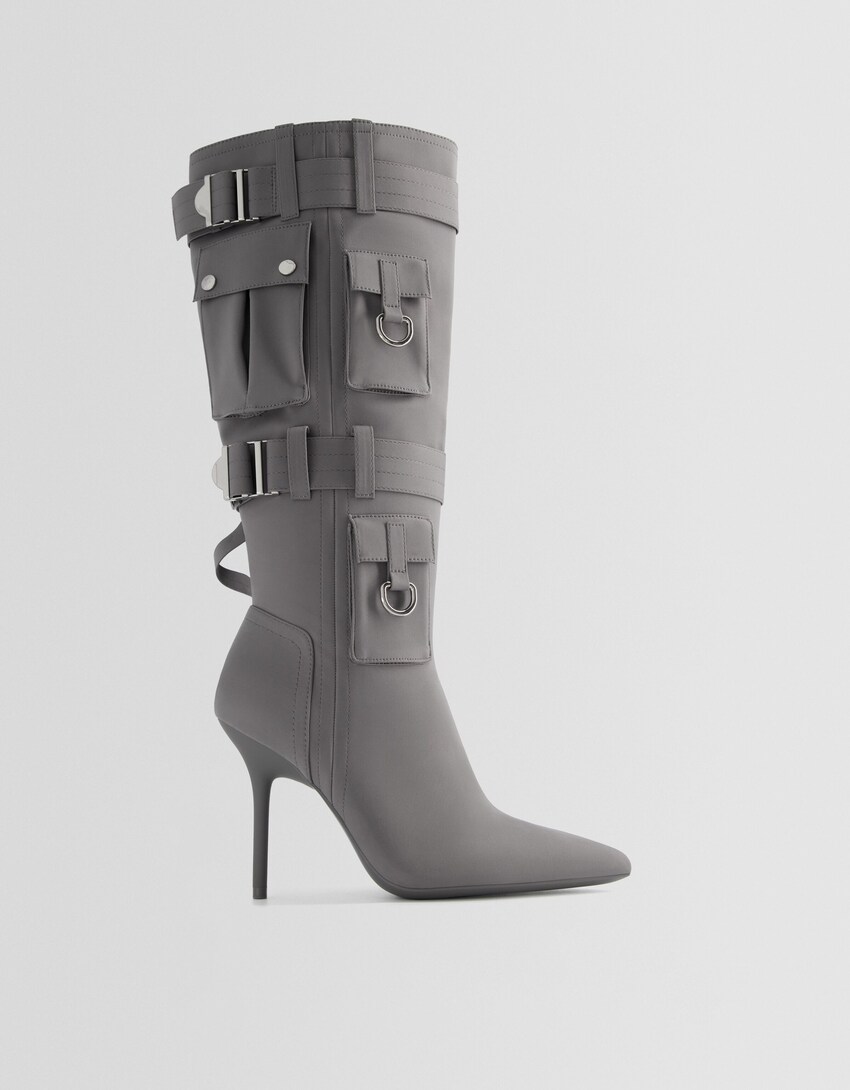 Stiefel mit Stilettoabsatz und Taschen mit Metalldetails-Grau-6