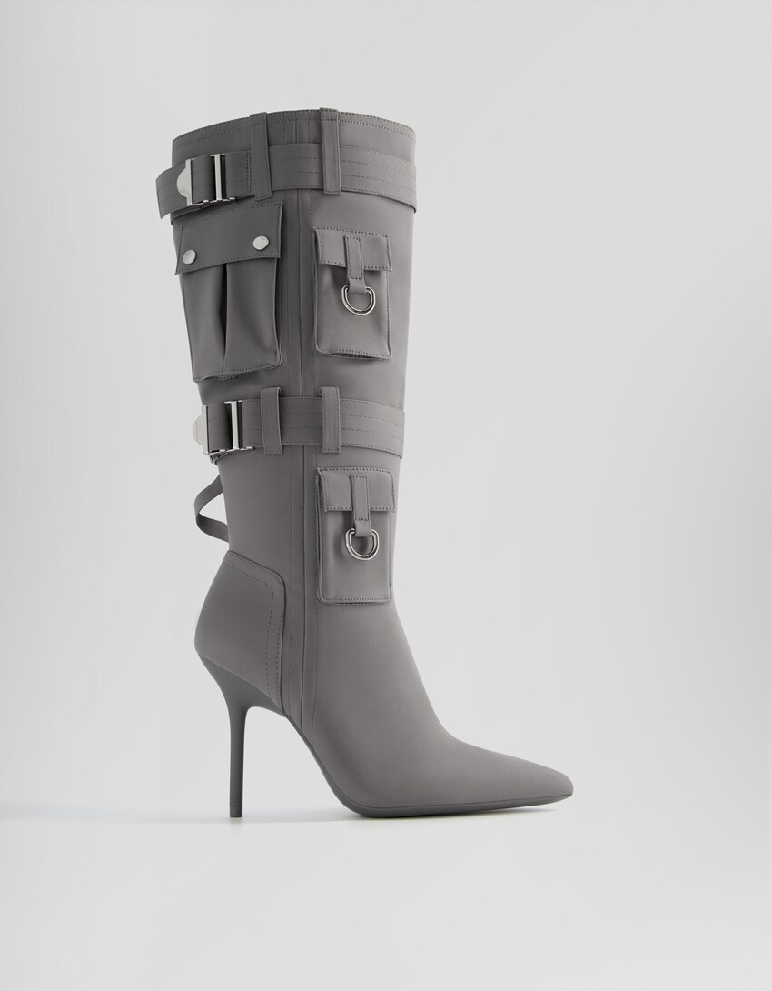 Stiefel mit Stilettoabsatz und Taschen mit Metalldetails-Grau-6