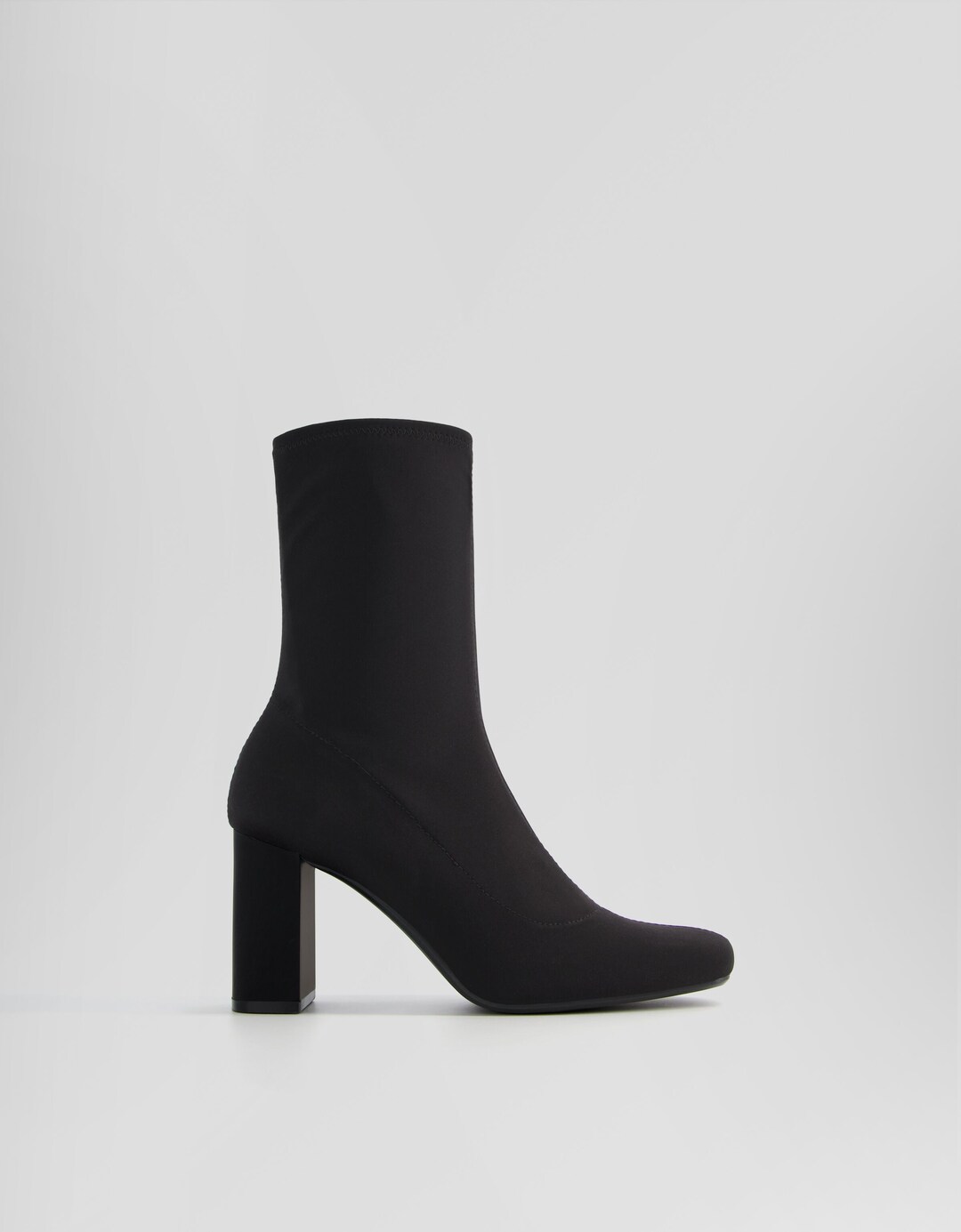 Fitted mid-heel ankle boots