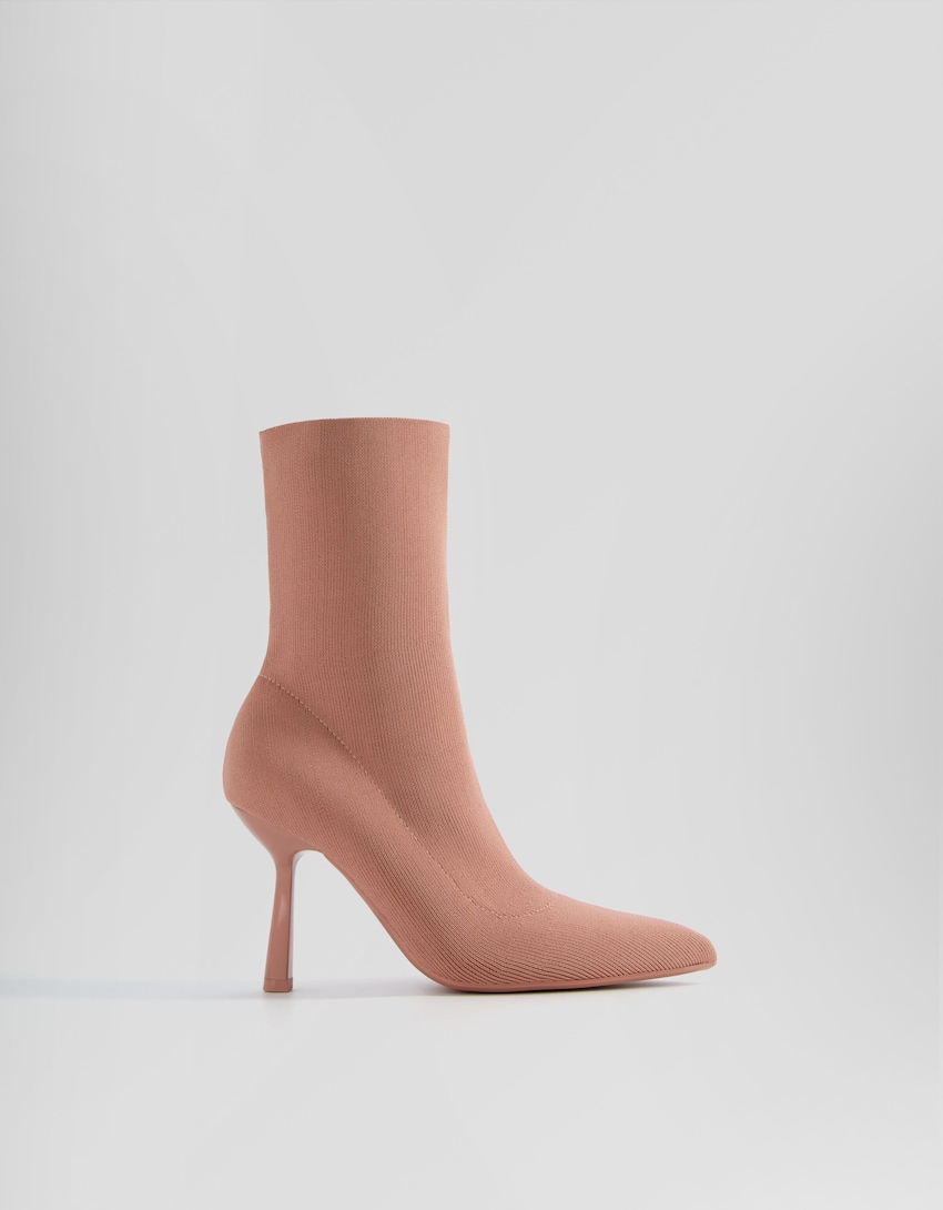 Eng anliegende Absatzstiefeletten-Rosa-4