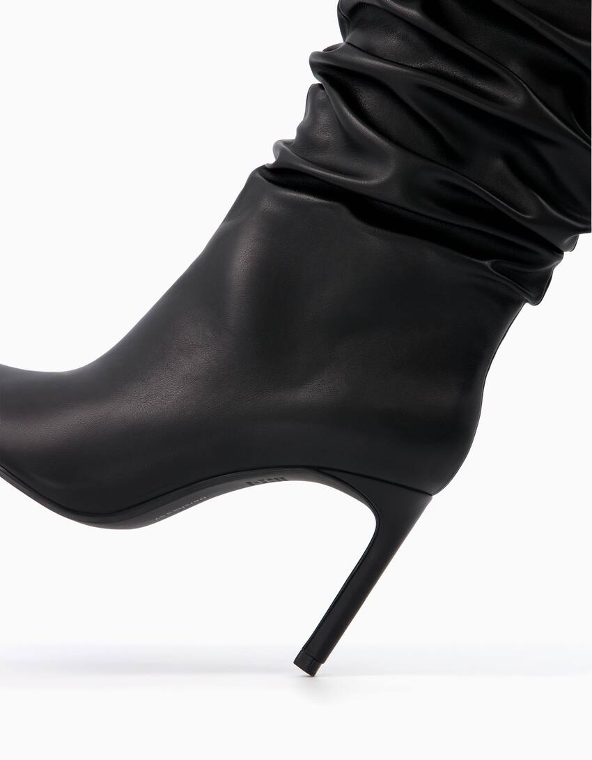 Slouchy heeled ankle boots - Women | Bershka