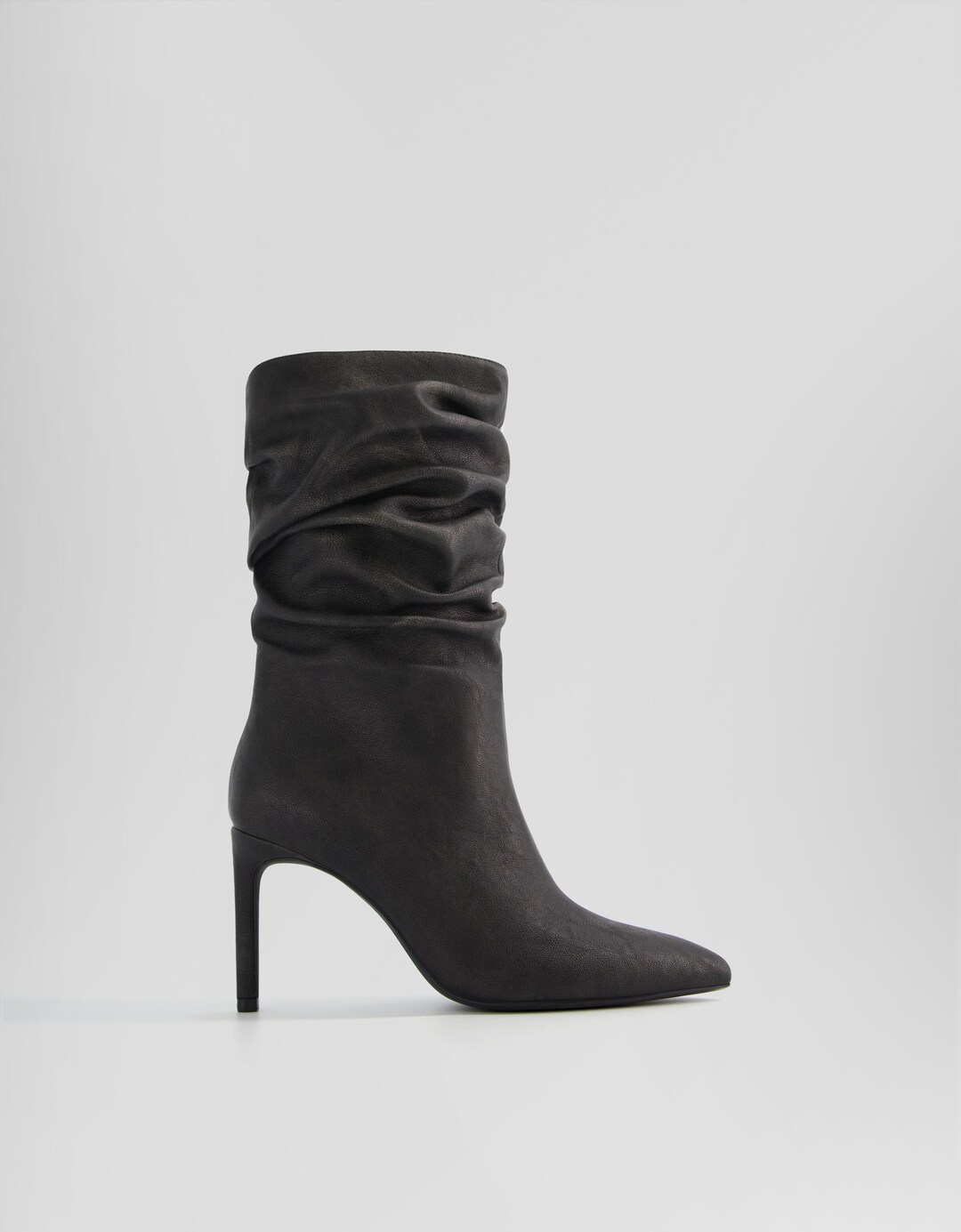 Botki za kostkę na szpilce w stylu slouchy