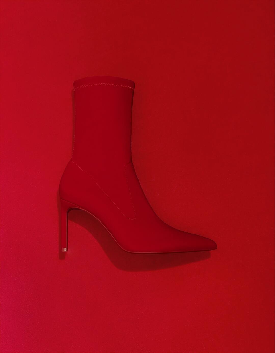 Fitted high-heel ankle boots