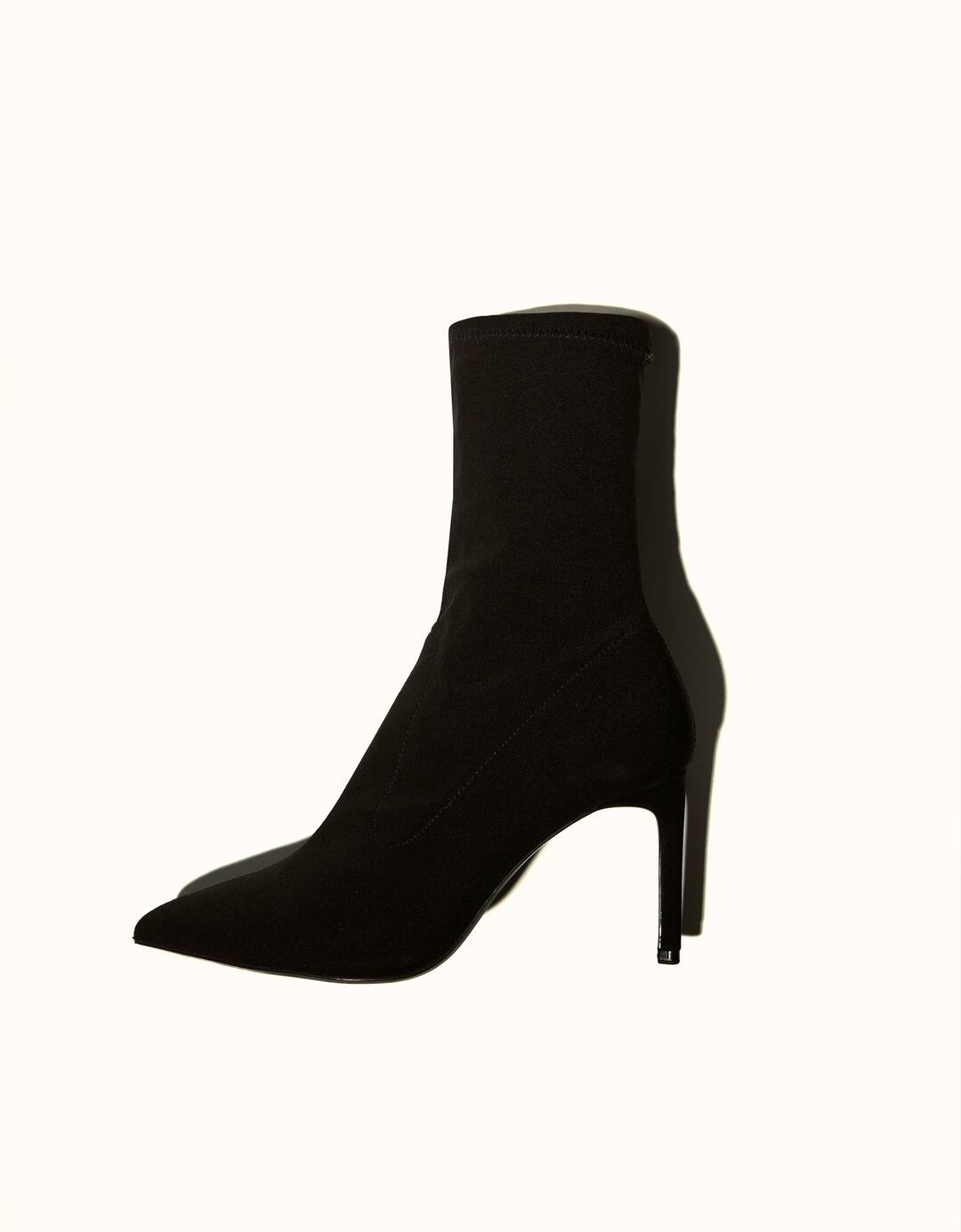Fitted high-heel ankle boots